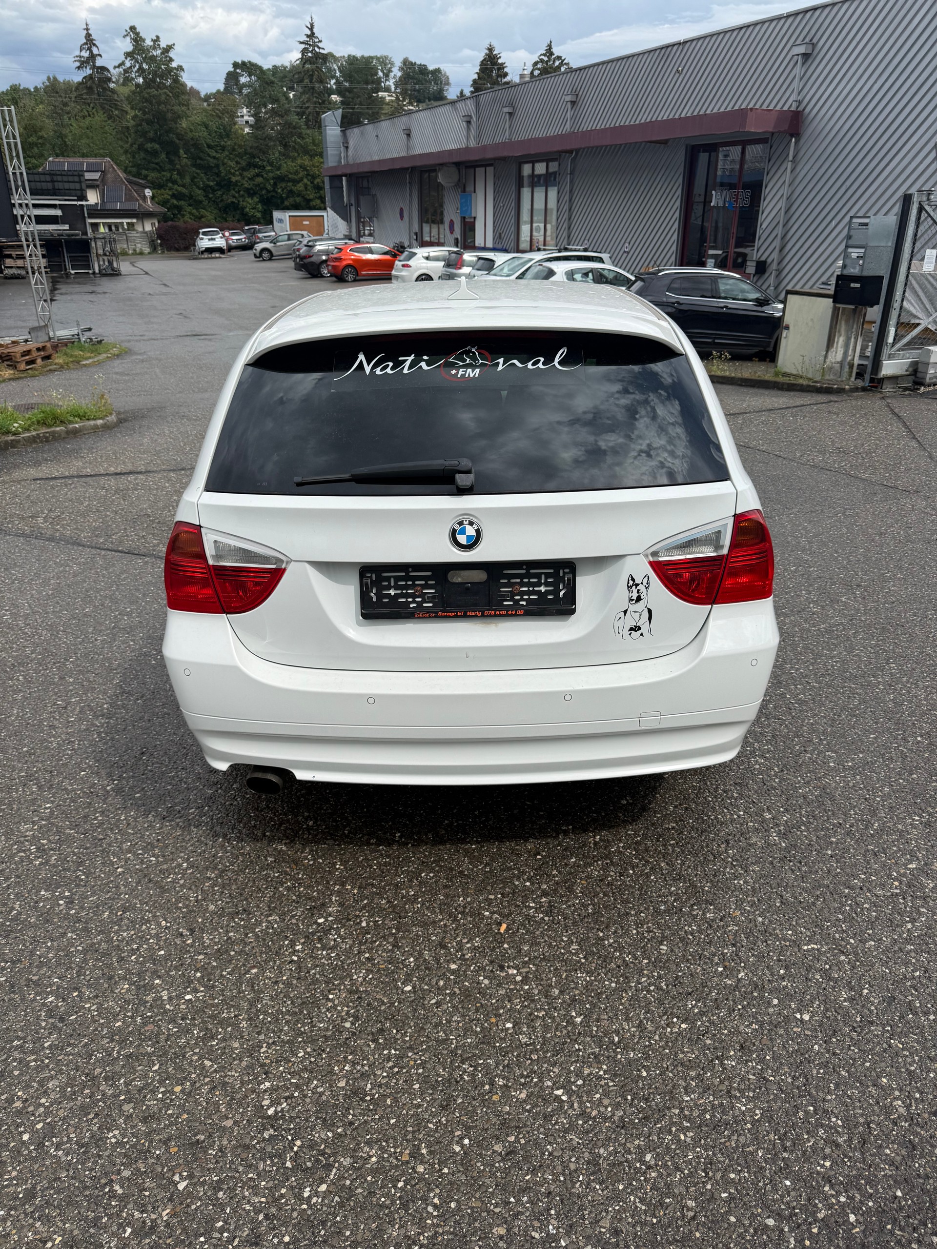BMW 320i Touring-image-4