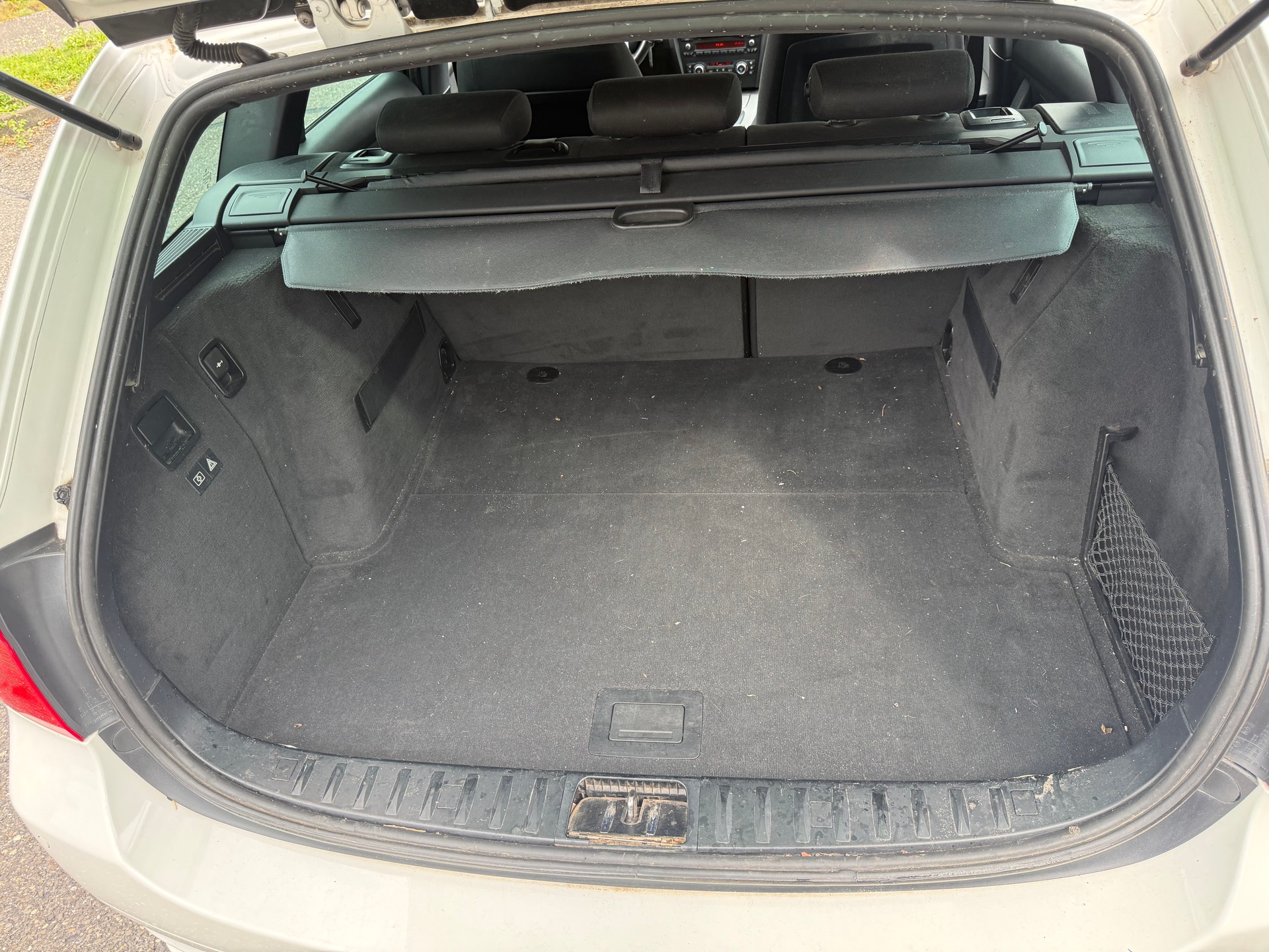 BMW 320i Touring-image-6