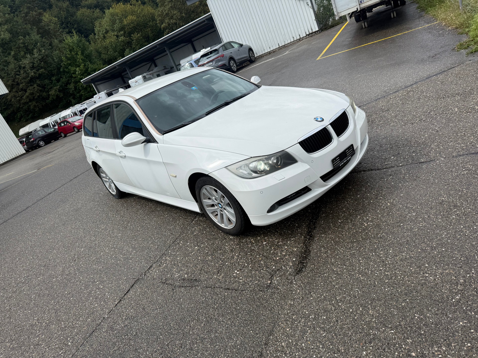 BMW 320i Touring-image-2