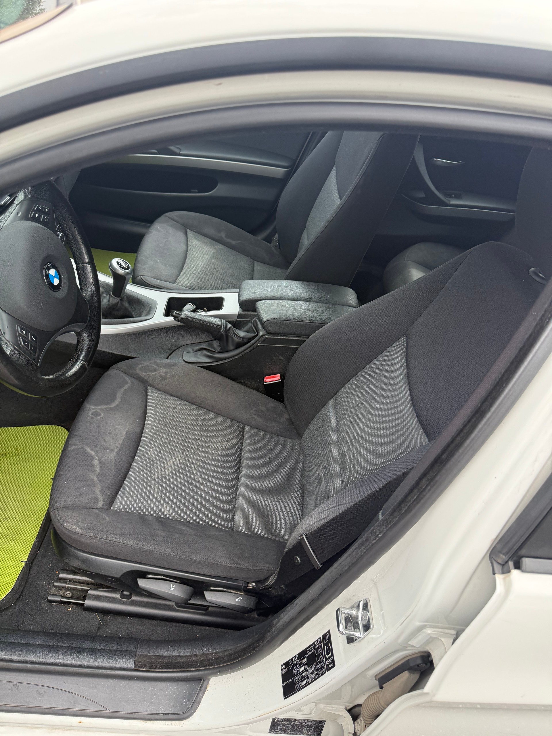 BMW 320i Touring-image-8