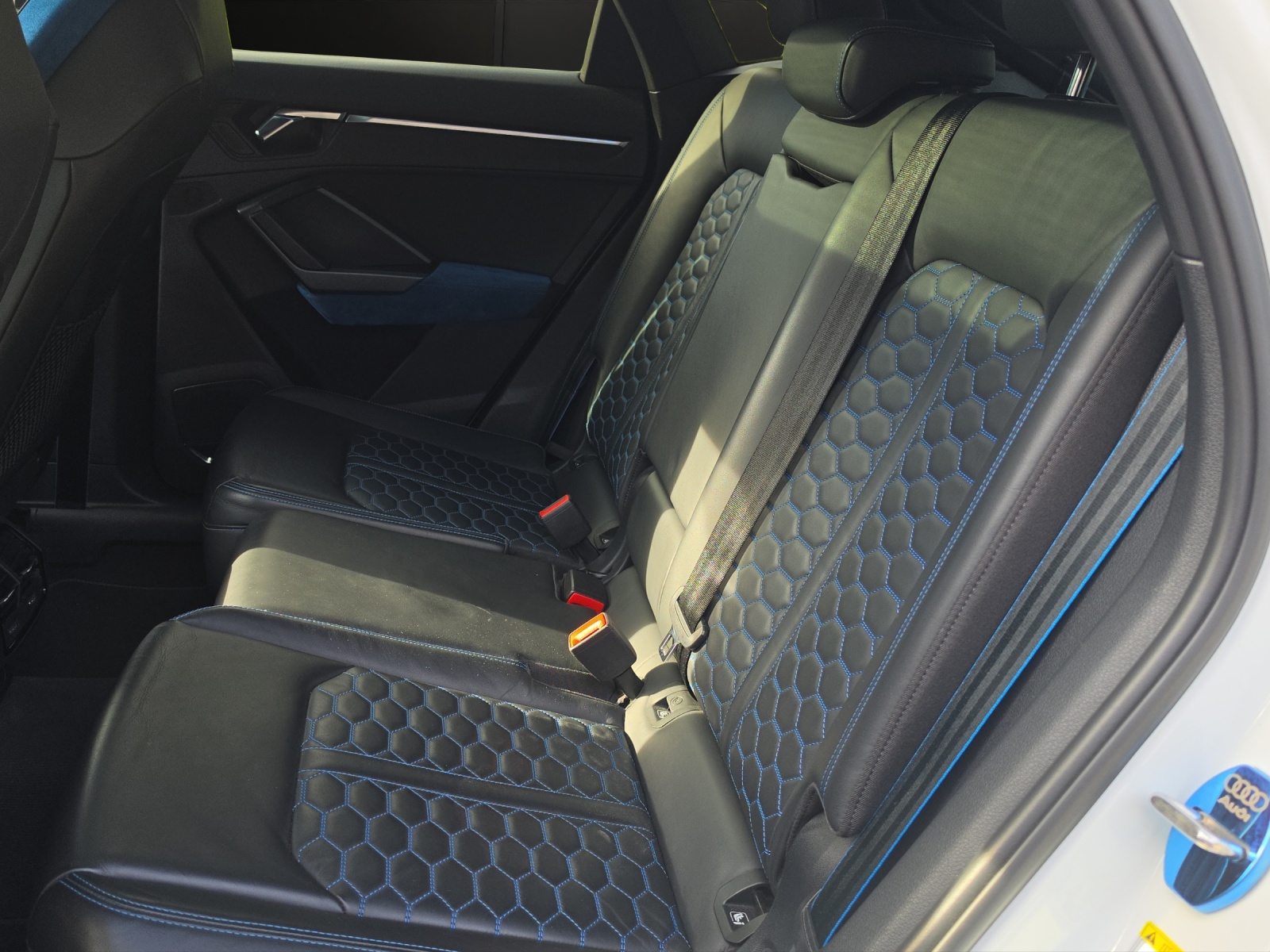 AUDI RS Q3 Sportback quattro S tronic-image-8