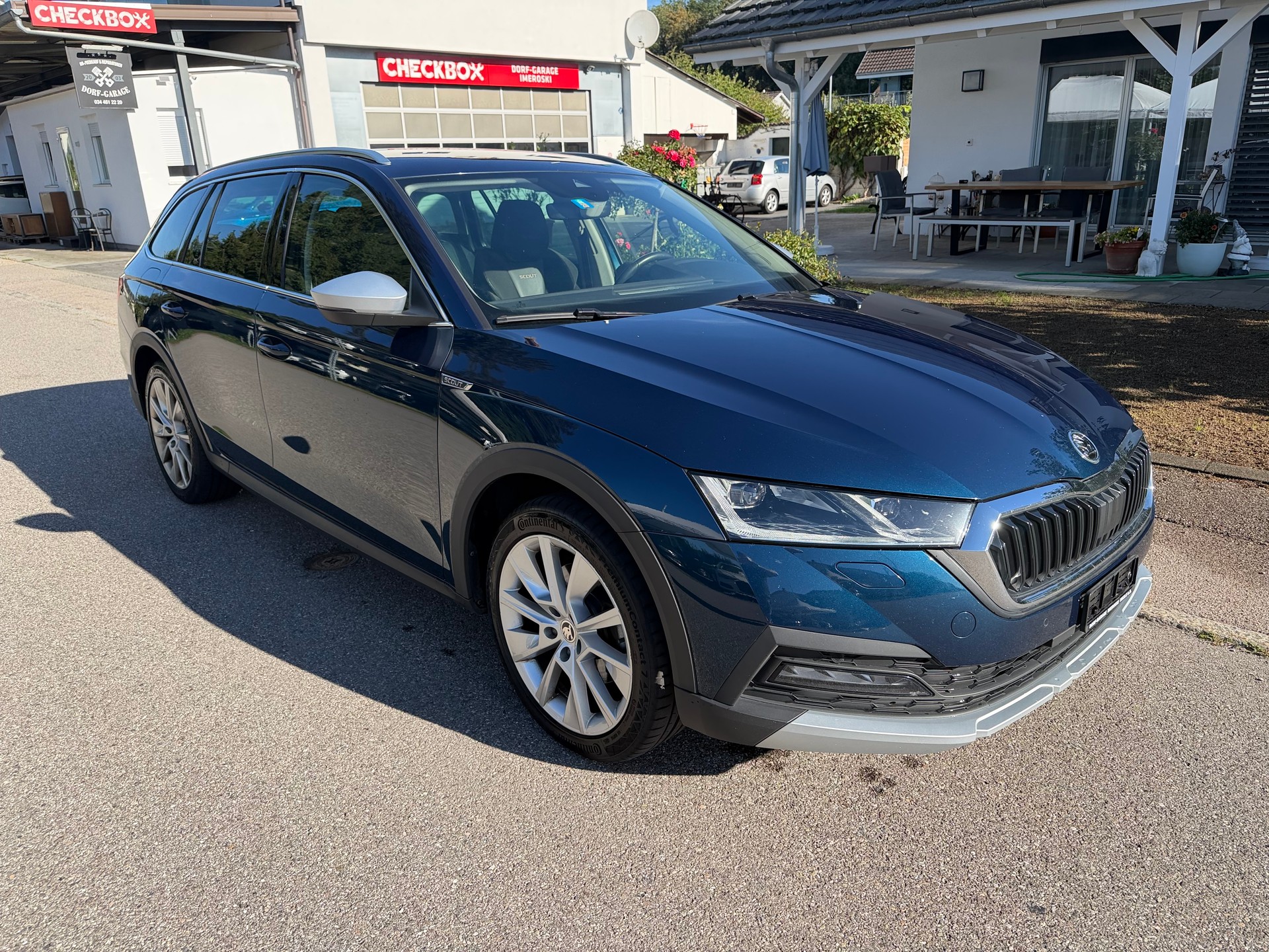 SKODA Octavia Combi 2.0 TDI DSG Scout 4x4-image-2