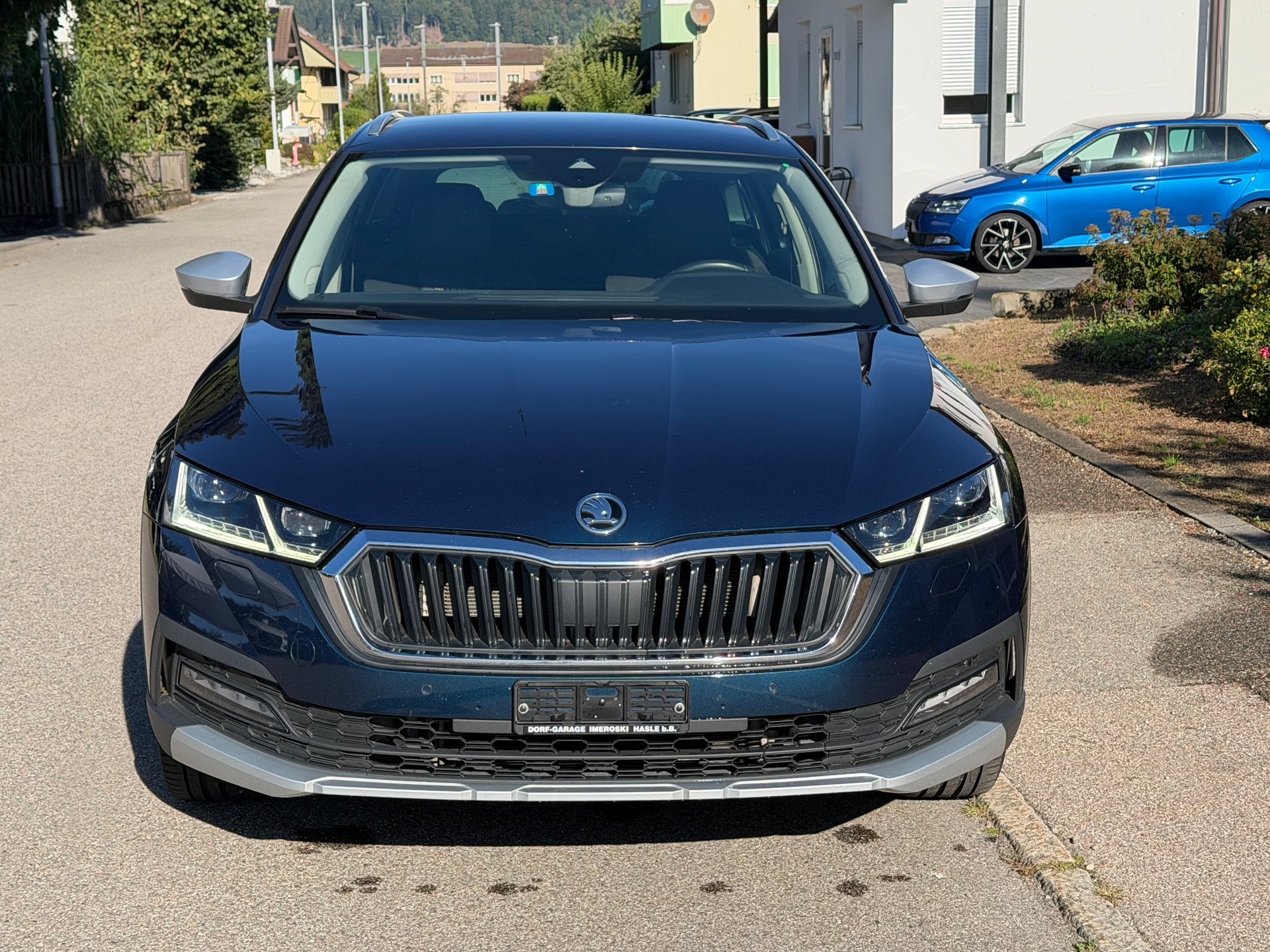 SKODA Octavia Combi 2.0 TDI DSG Scout 4x4-image-1
