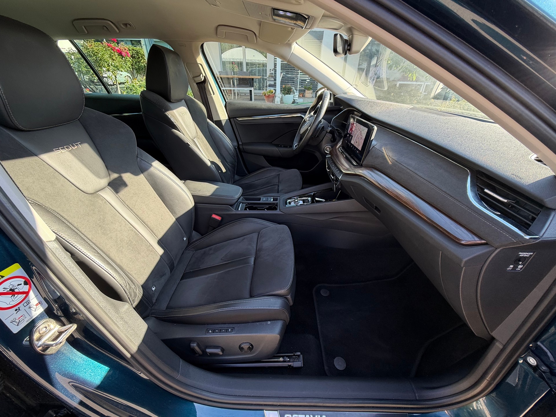 SKODA Octavia Combi 2.0 TDI DSG Scout 4x4-image-11