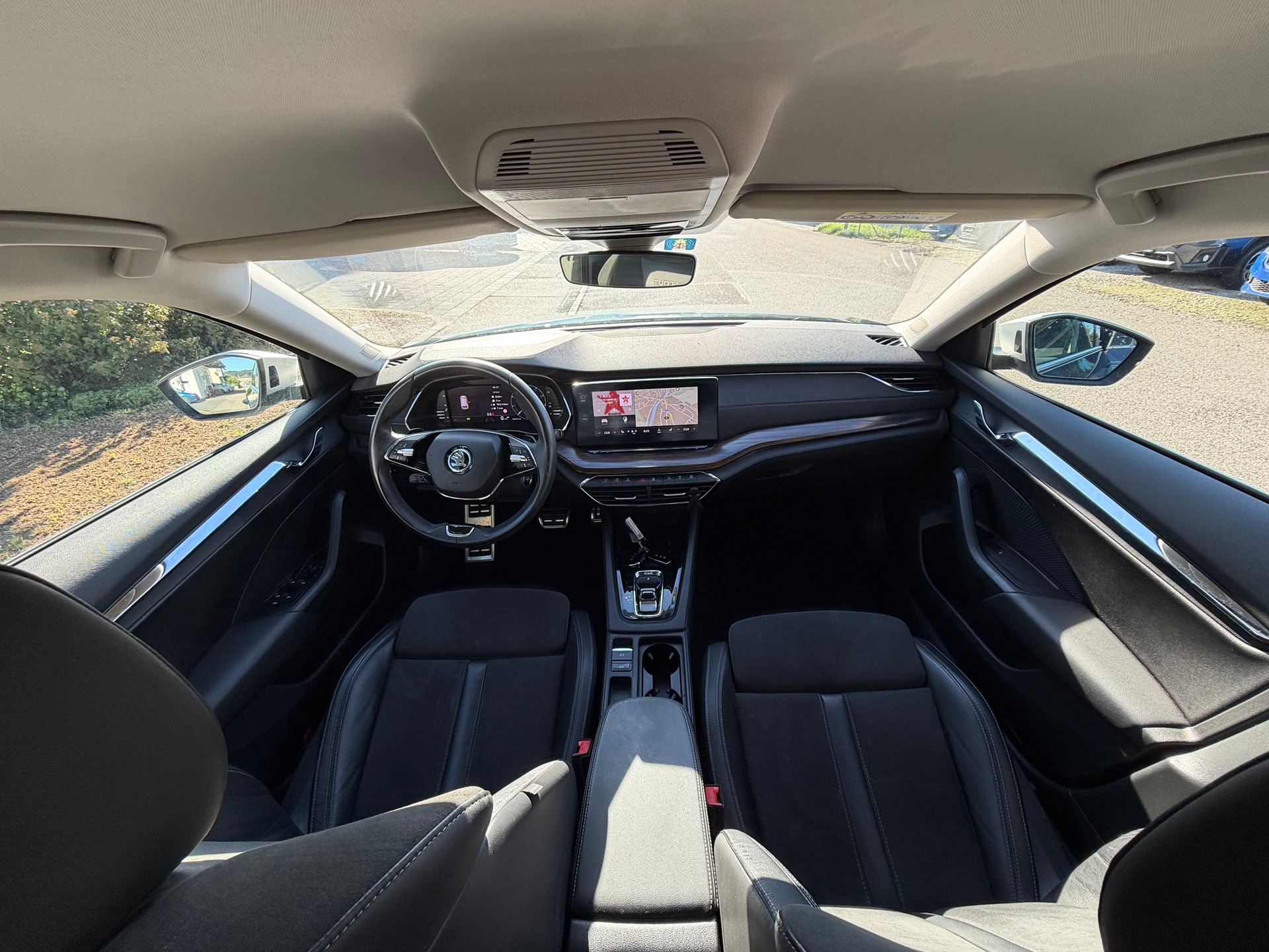 SKODA Octavia Combi 2.0 TDI DSG Scout 4x4-image-10