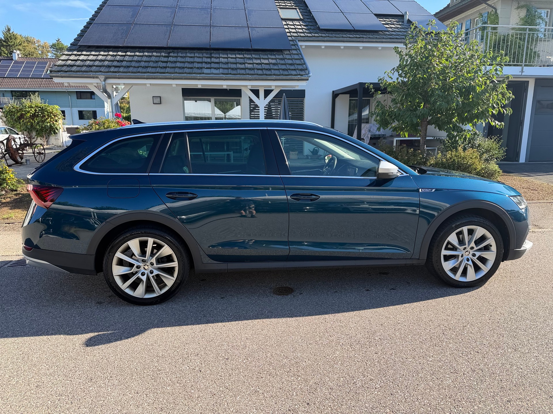 SKODA Octavia Combi 2.0 TDI DSG Scout 4x4-image-4