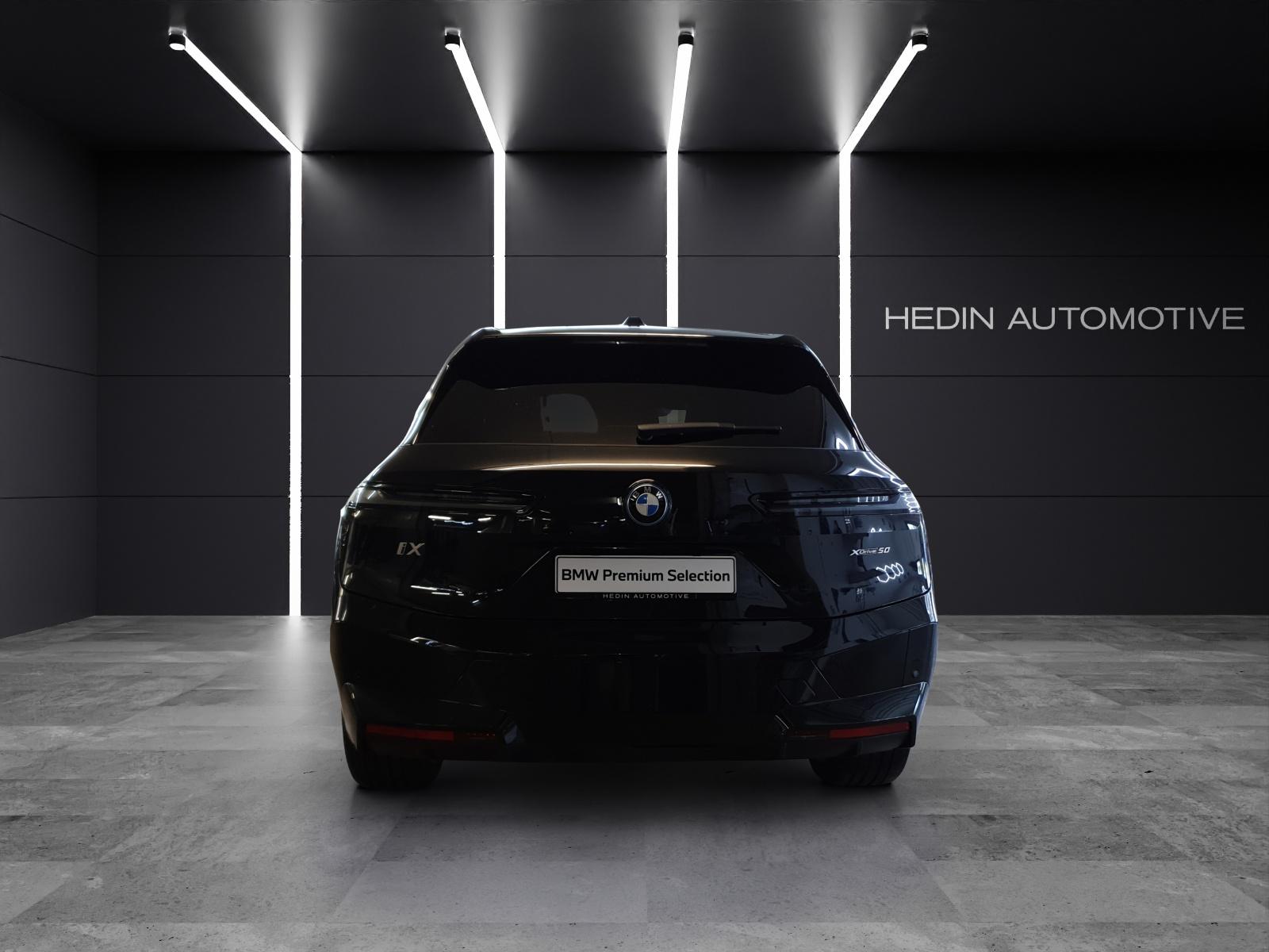 BMW iX xDrive50-image-3