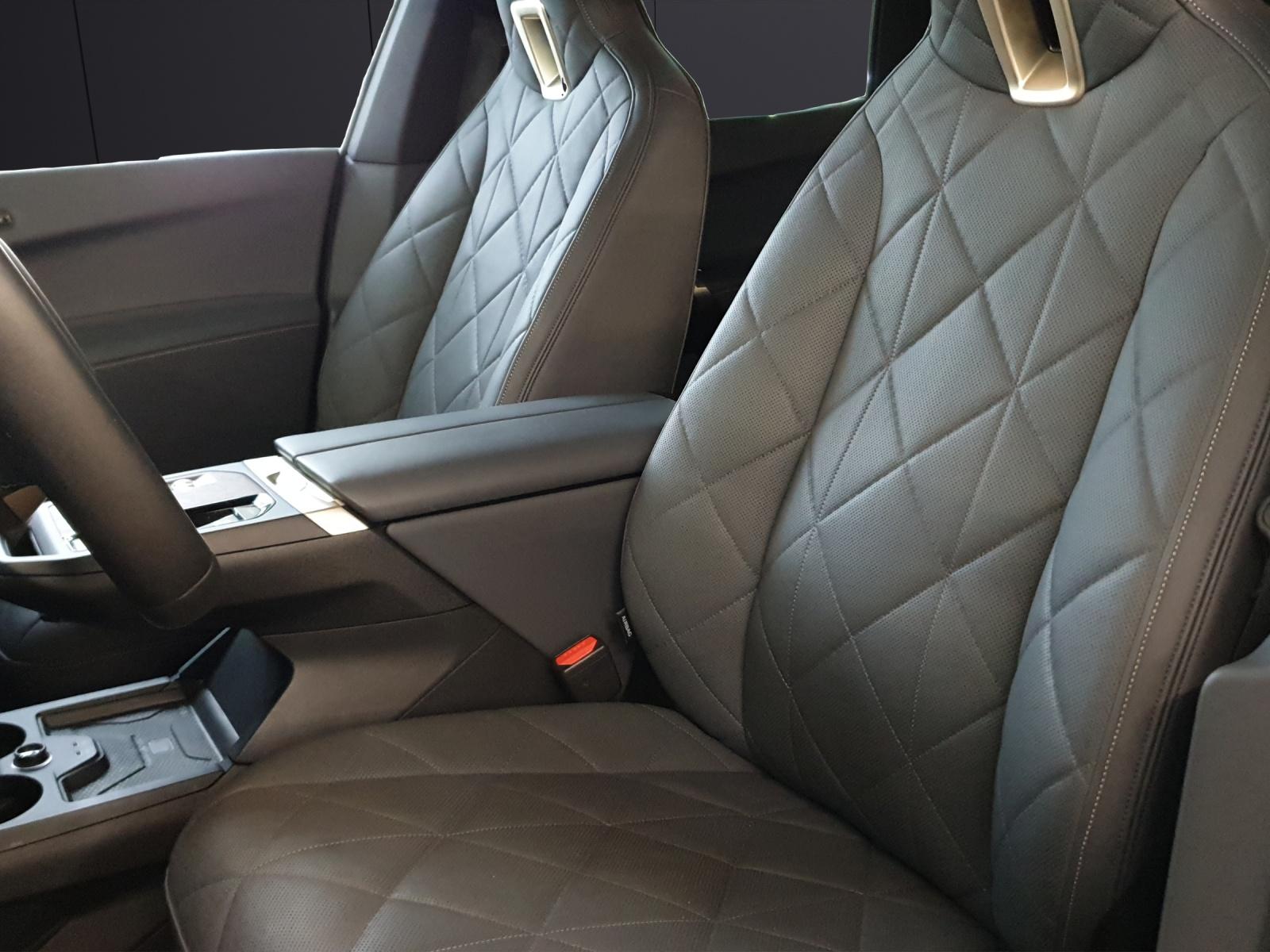 BMW iX xDrive50-image-10