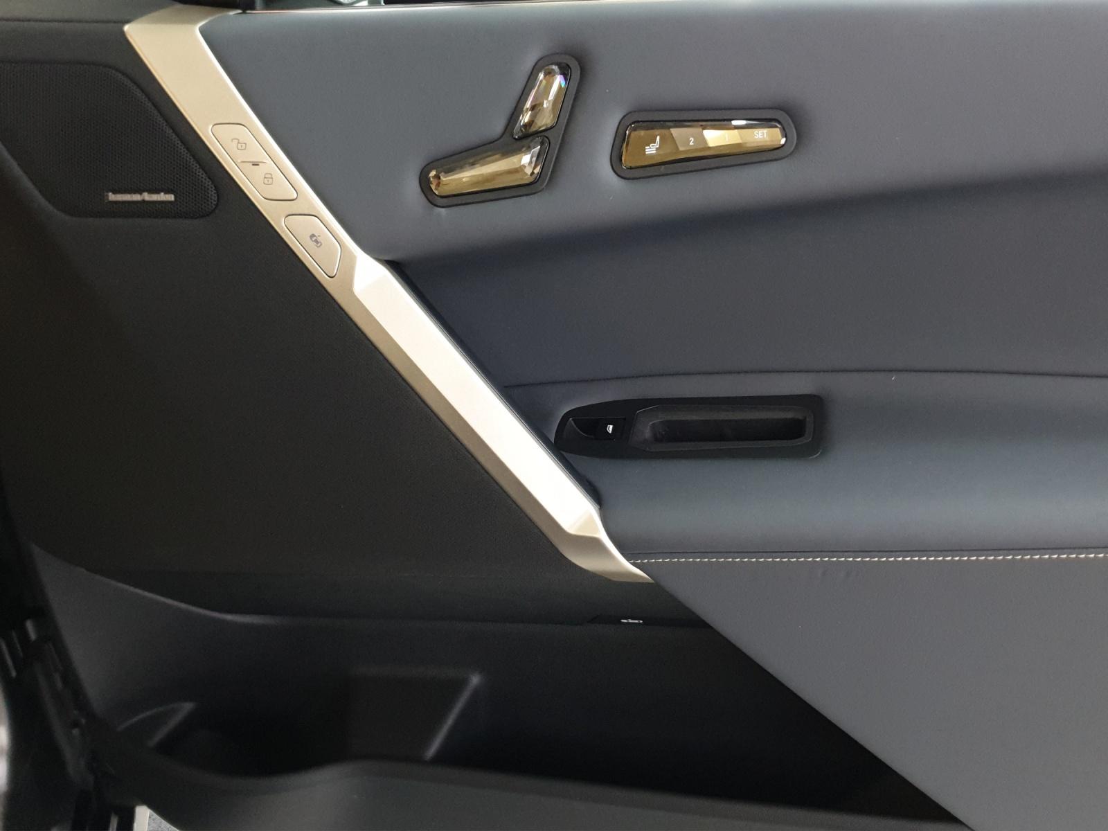 BMW iX xDrive50-image-15