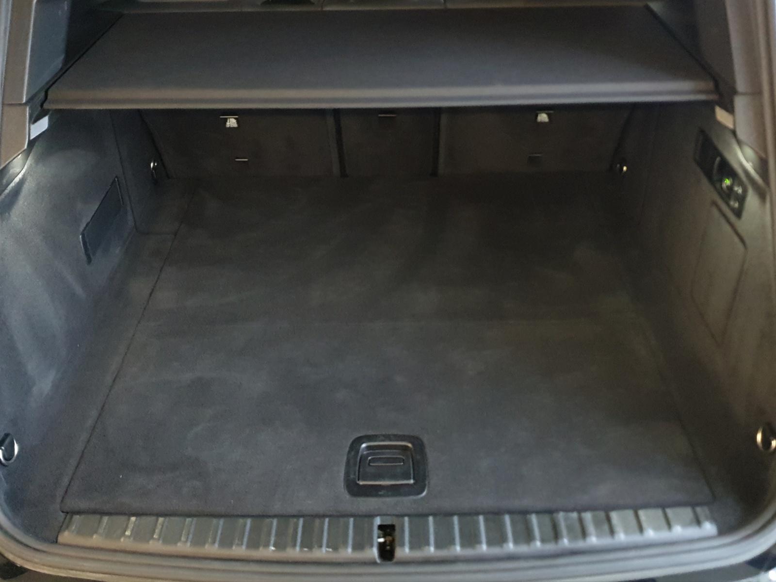 BMW iX xDrive50-image-12