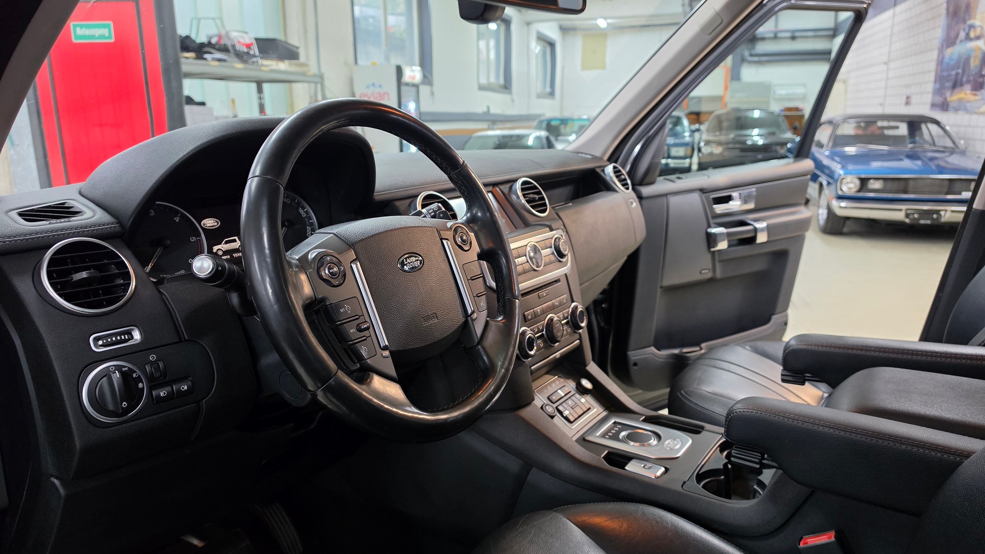 LAND ROVER Discovery 3.0 SDV6 HSE Automatic-image-18