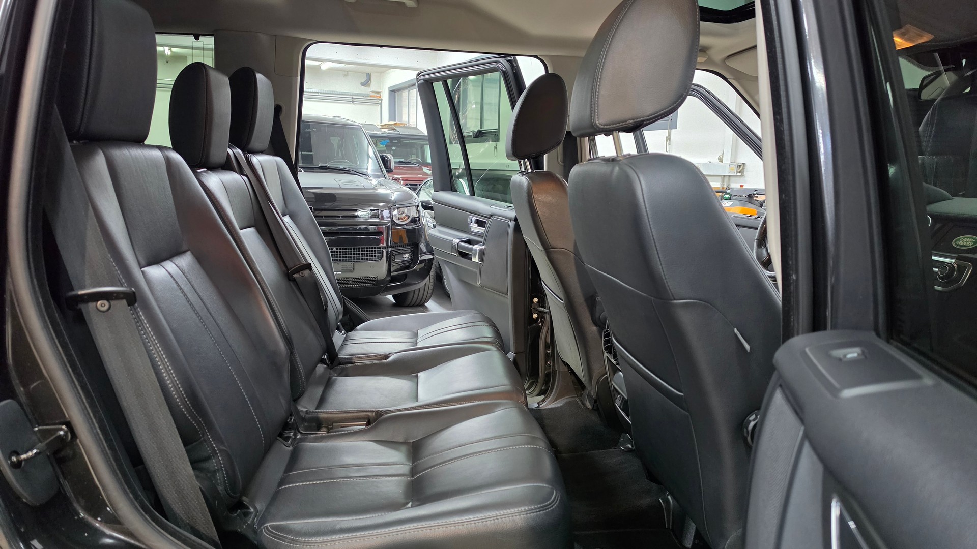 LAND ROVER Discovery 3.0 SDV6 HSE Automatic-image-26