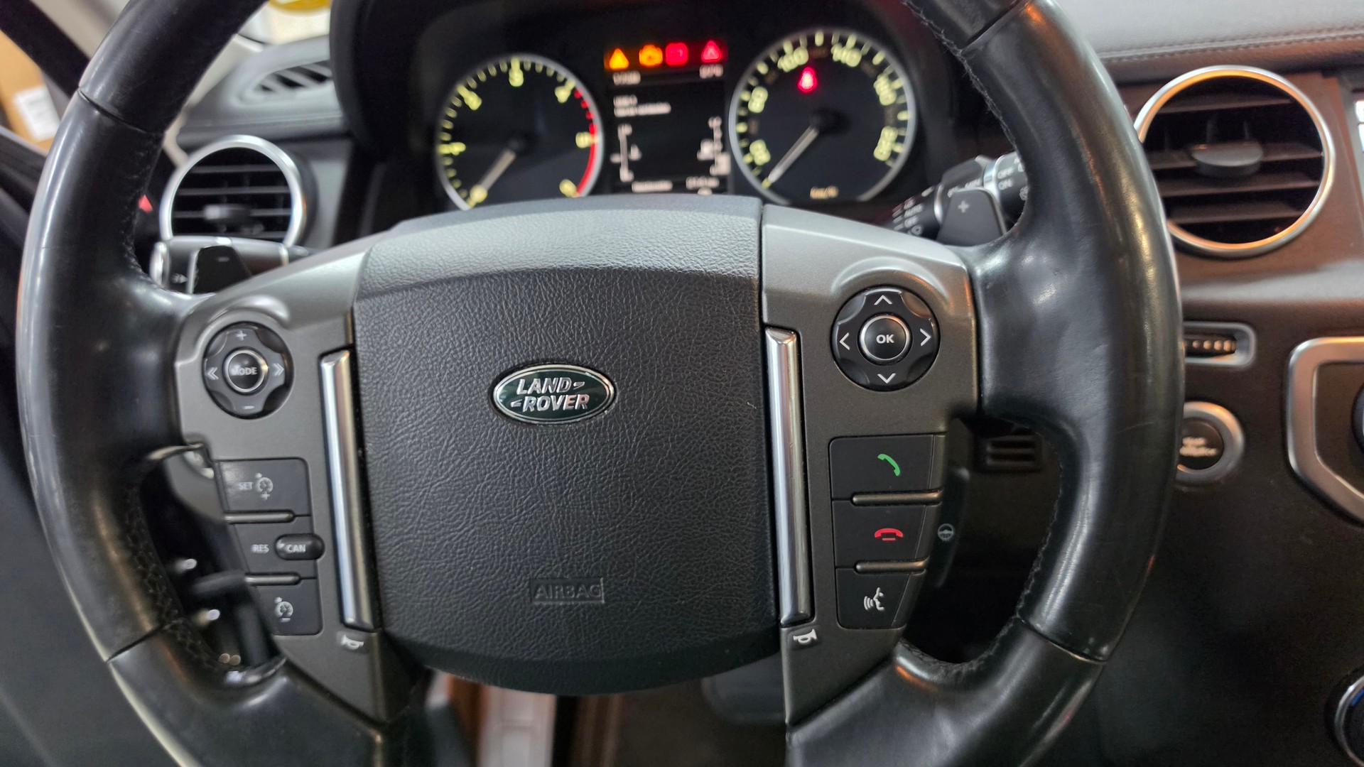 LAND ROVER Discovery 3.0 SDV6 HSE Automatic-image-29