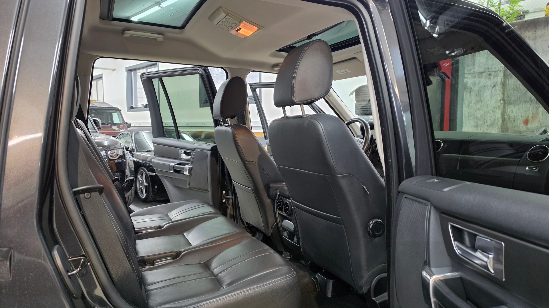 LAND ROVER Discovery 3.0 SDV6 HSE Automatic-image-27