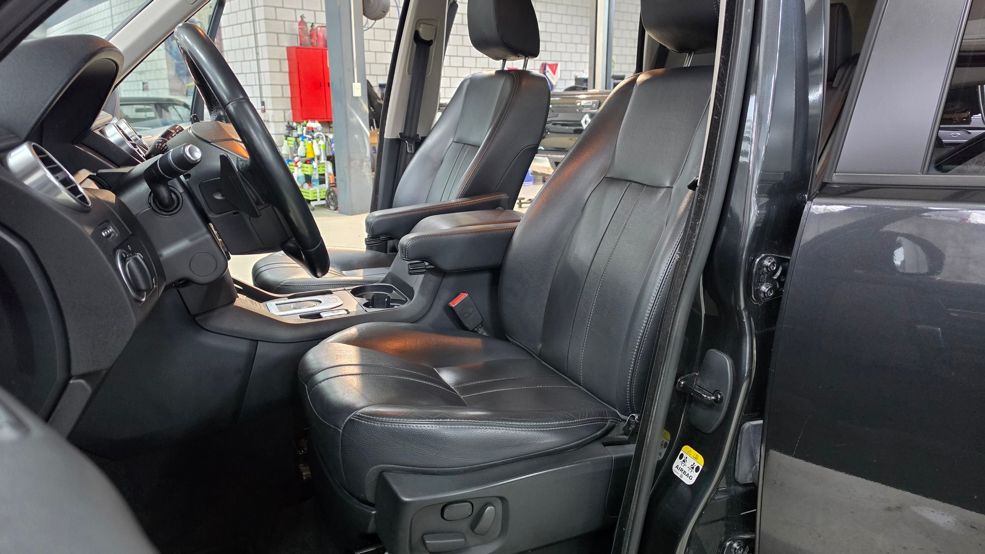 LAND ROVER Discovery 3.0 SDV6 HSE Automatic-image-20