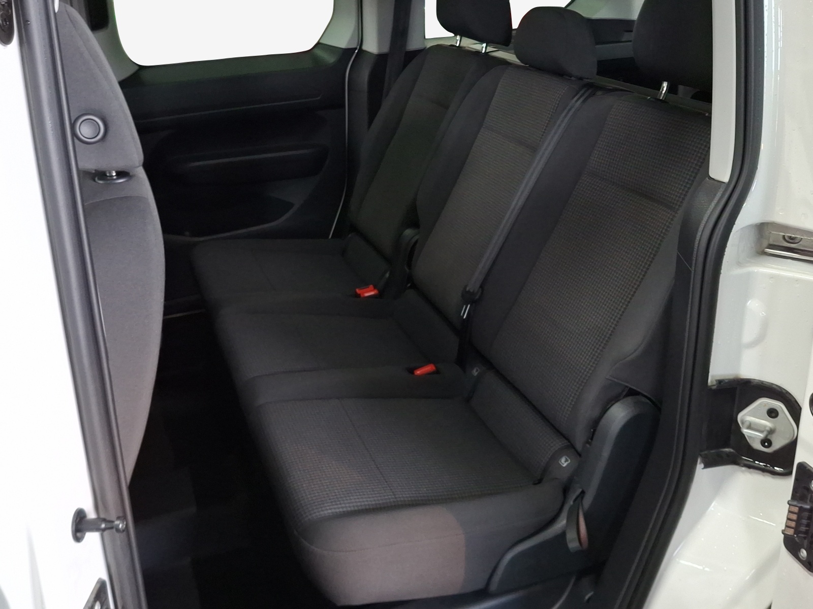 VW Caddy 2.0 TDI-image-11
