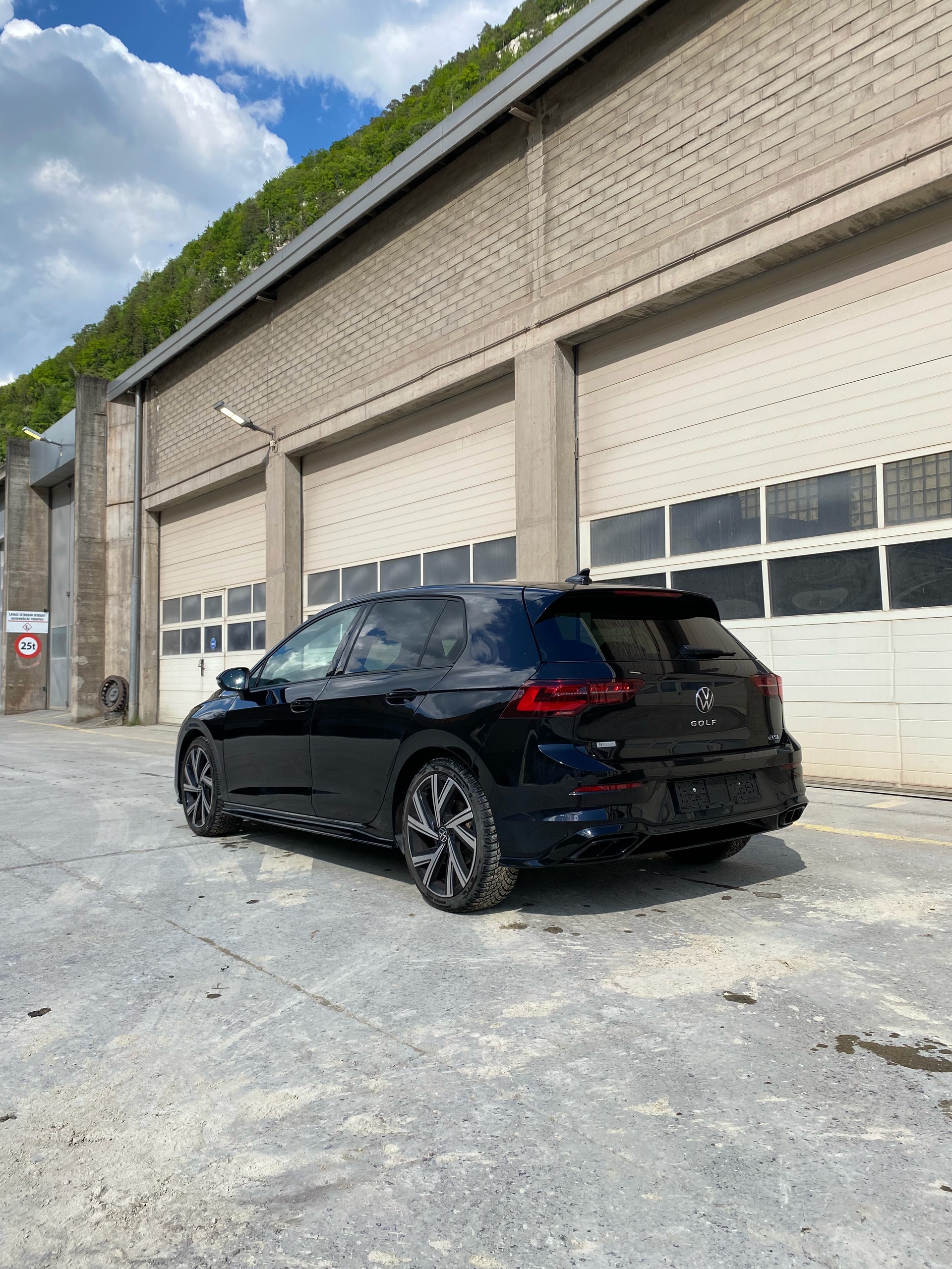 VW 1.5 eTSI R-Line 75 Edition DSG-image-2