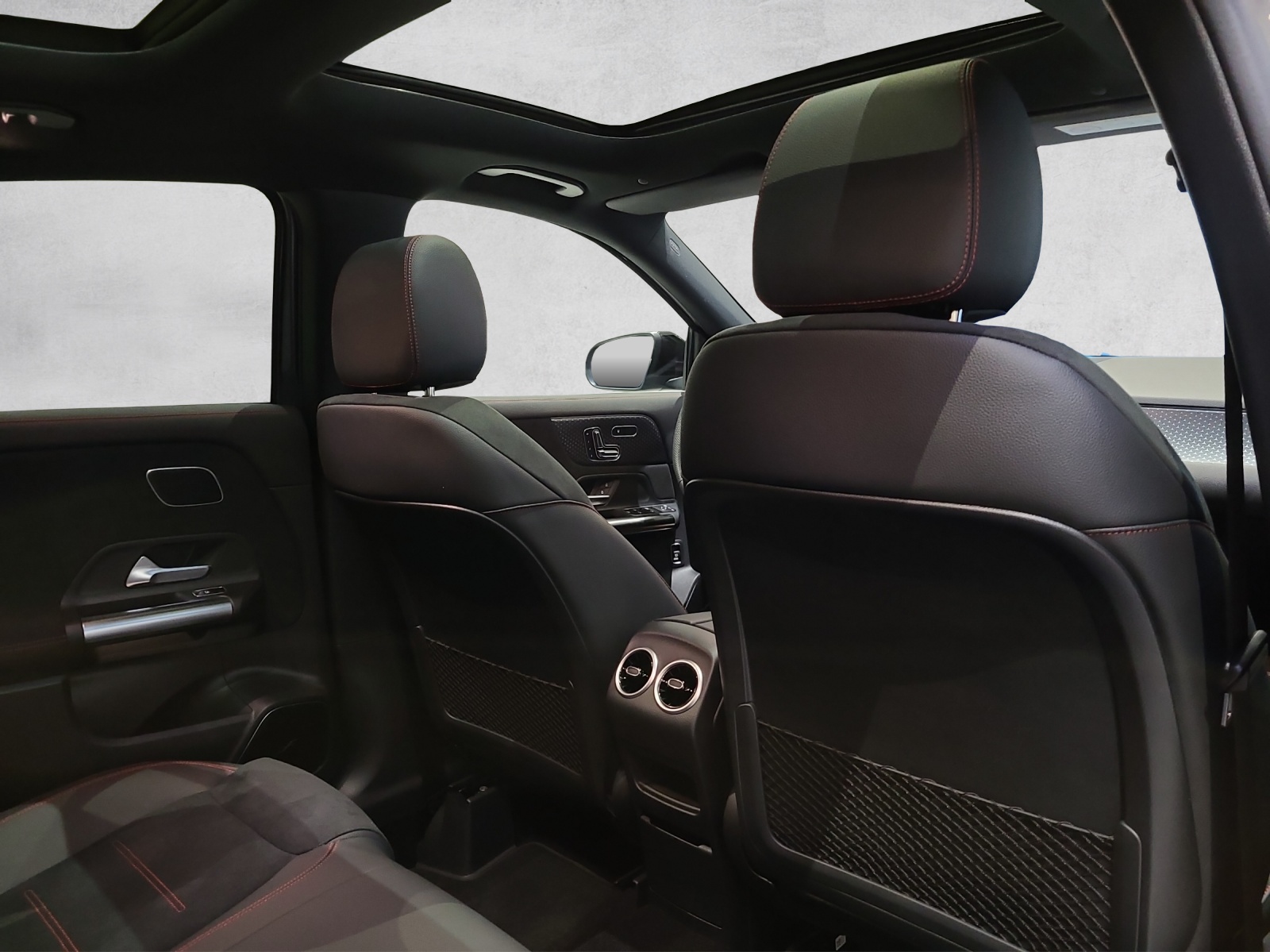 MERCEDES-BENZ GLA 250 4matic AMG Line-image-6