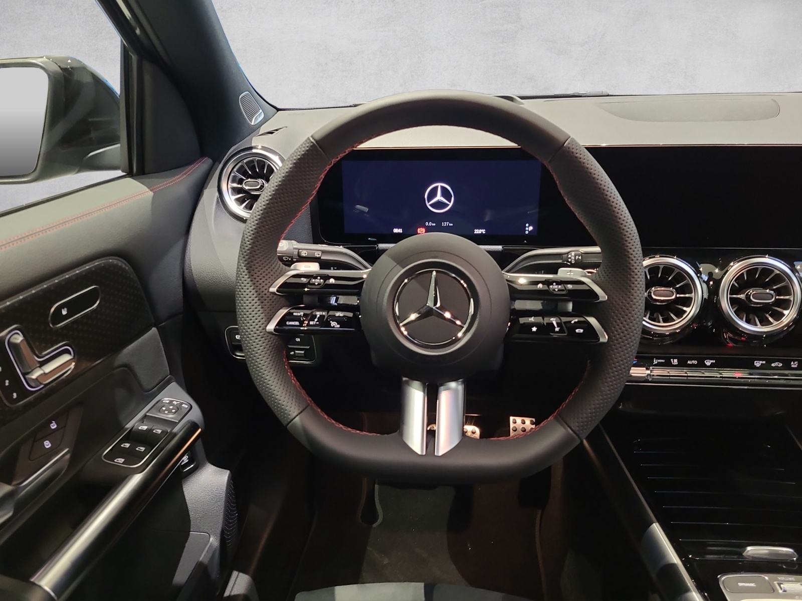 MERCEDES-BENZ GLA 250 4matic AMG Line-image-4