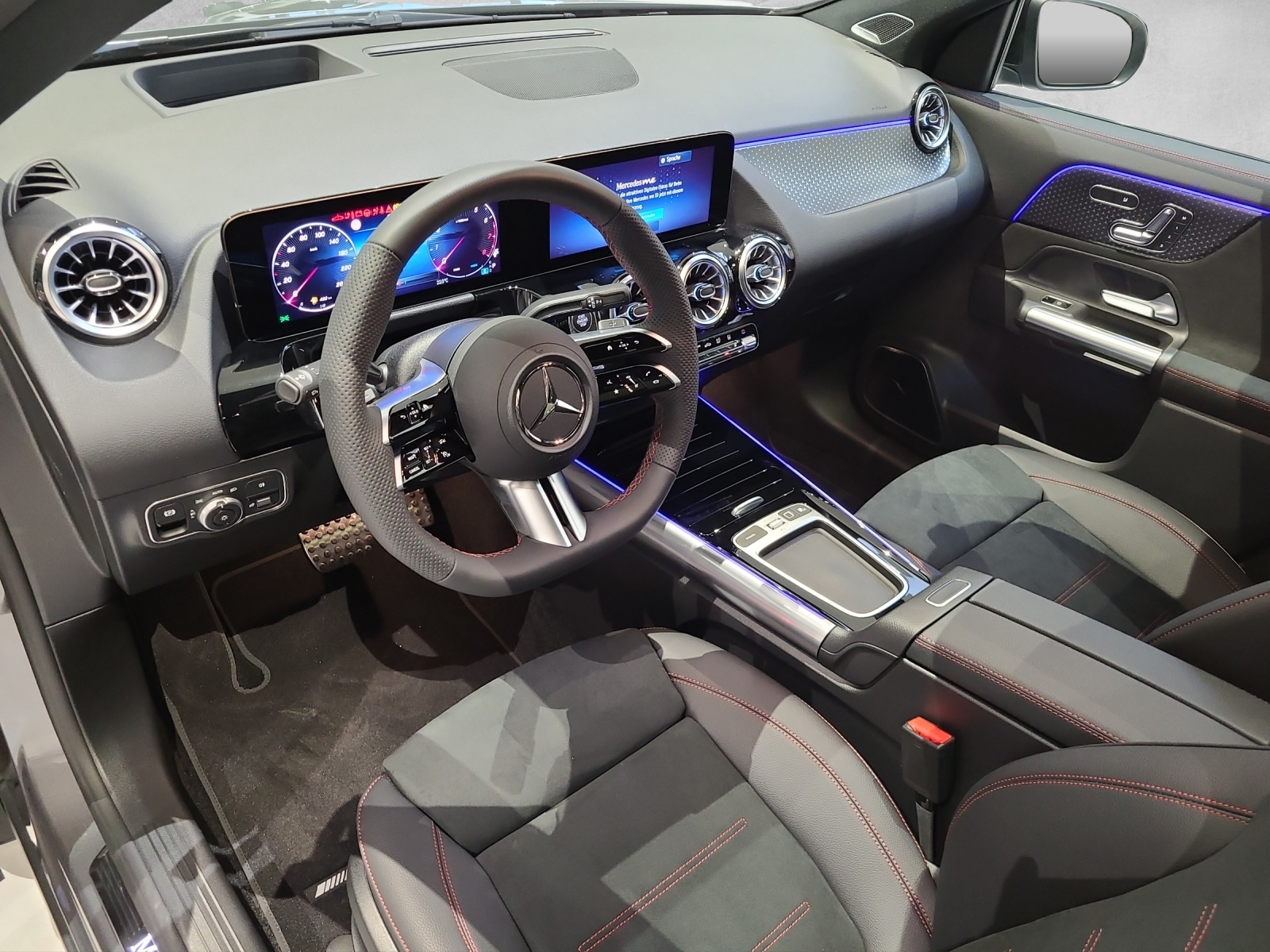 MERCEDES-BENZ GLA 250 4matic AMG Line-image-13