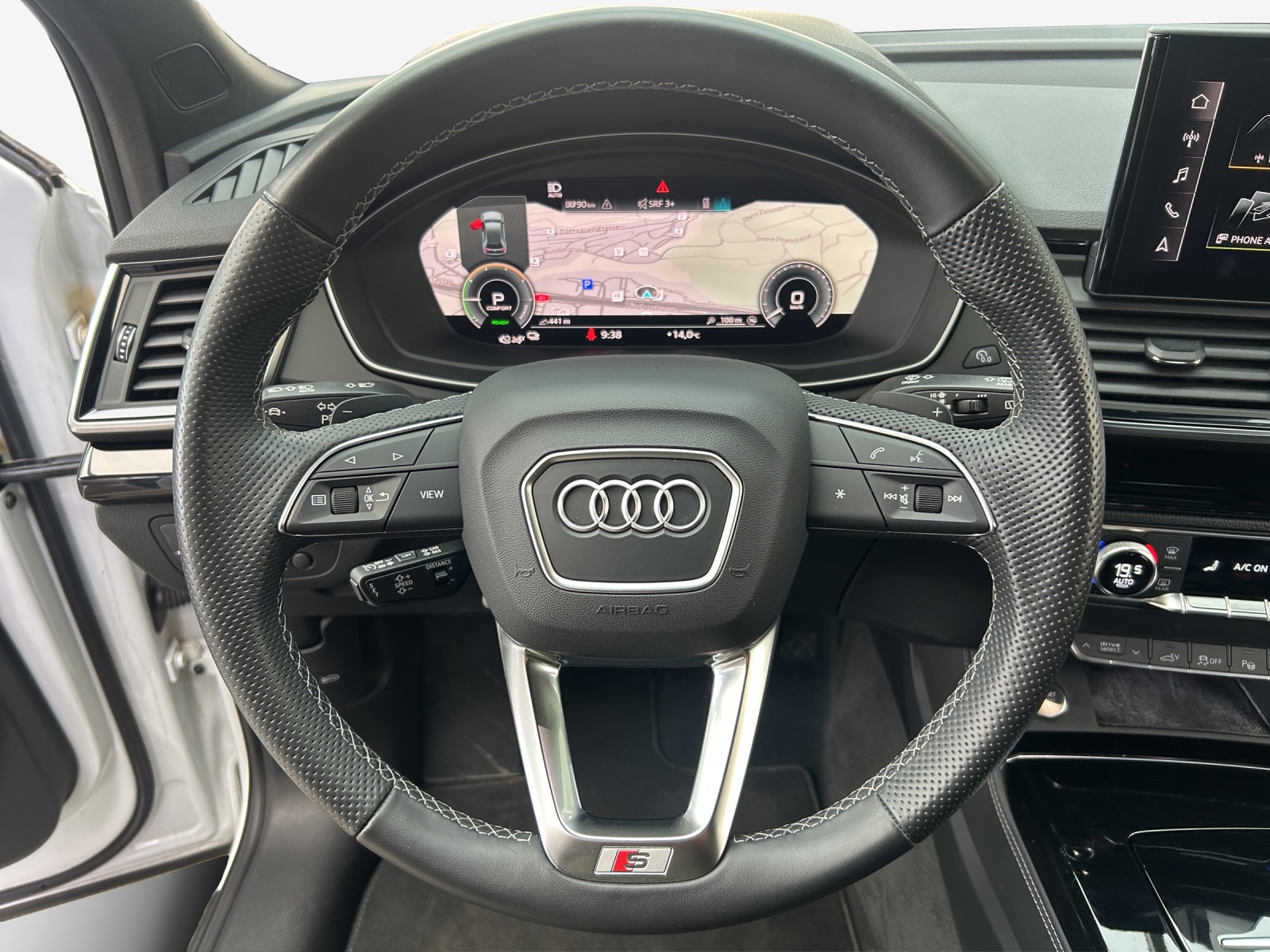 AUDI Q5 55 TFSI e PHEV S line quattro S-tronic-image-9