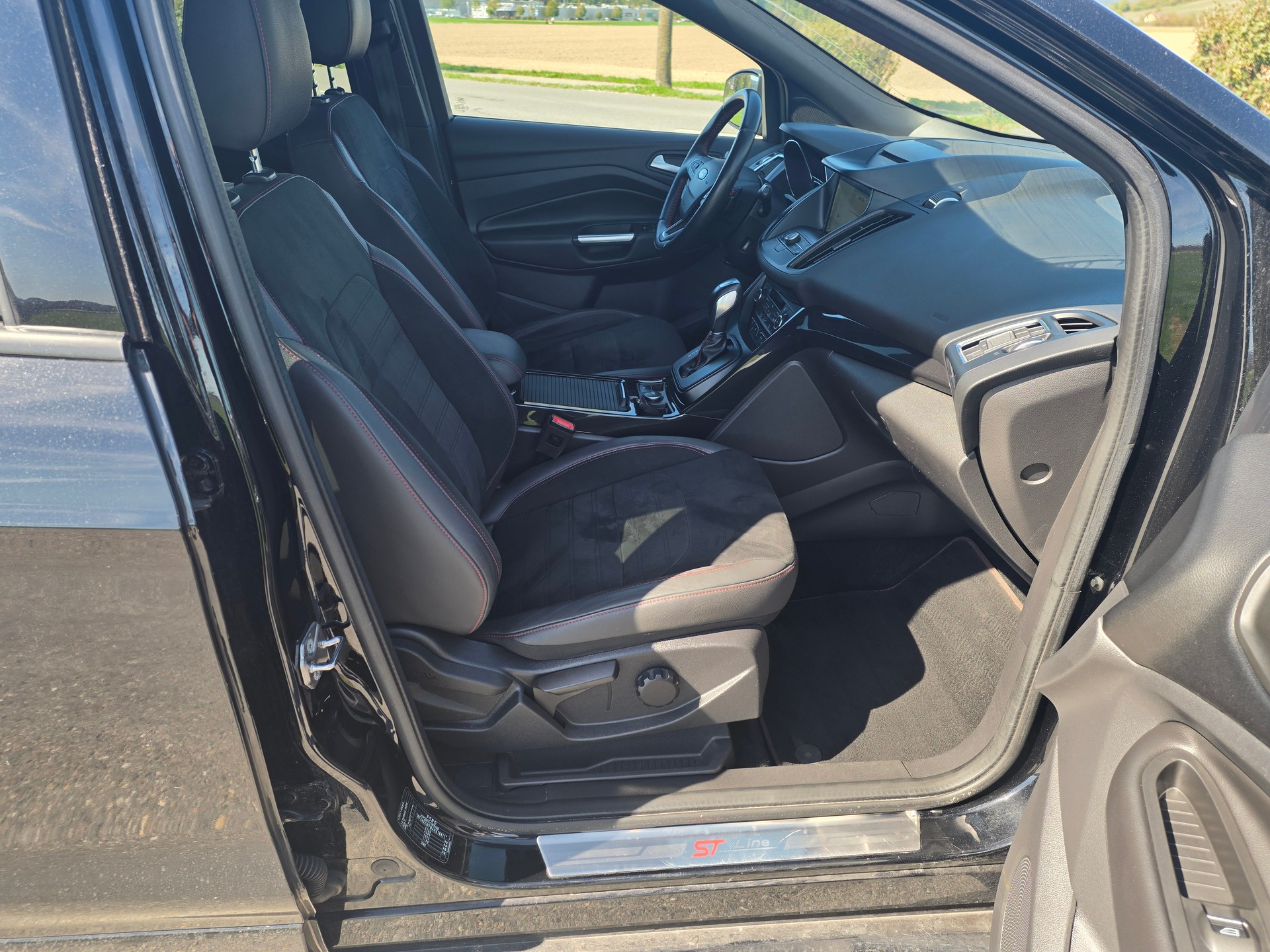 FORD Kuga 1.5 SCTi ST Line 4WD Automatic-image-6