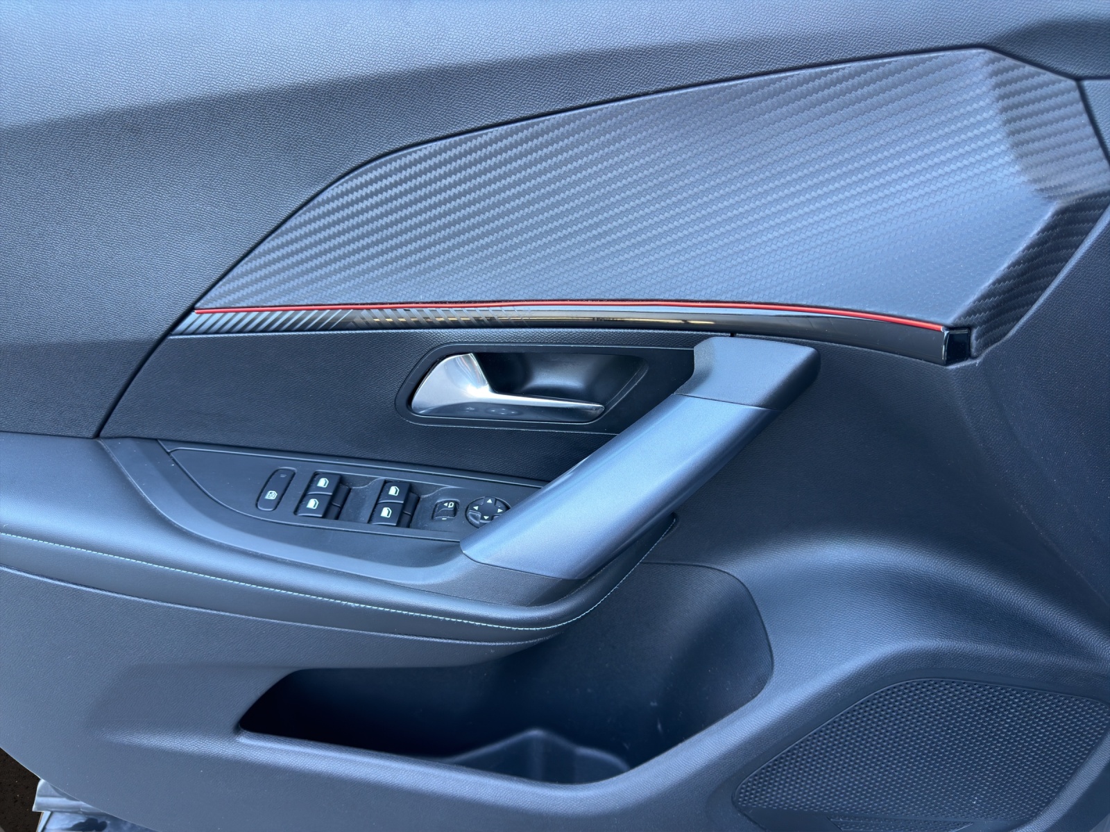 PEUGEOT 2008 1.2 PureTech Active-image-11