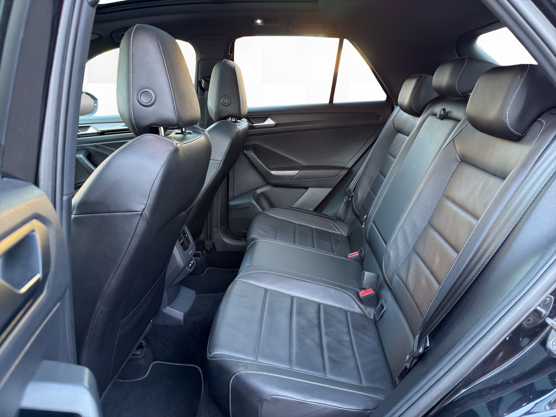 VW T-Roc 2.0 TSI R-Line DSG 4Motion-image-11