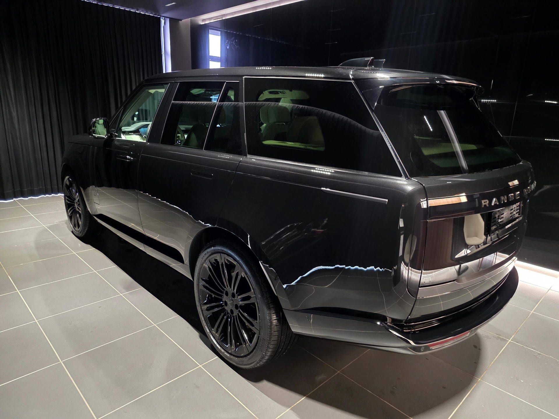 LAND ROVER Range Rover 4.4 V8 Autobiography-image-1