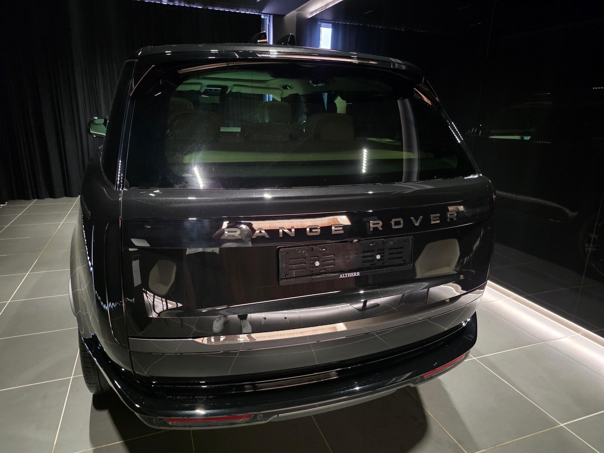 LAND ROVER Range Rover 4.4 V8 Autobiography-image-2