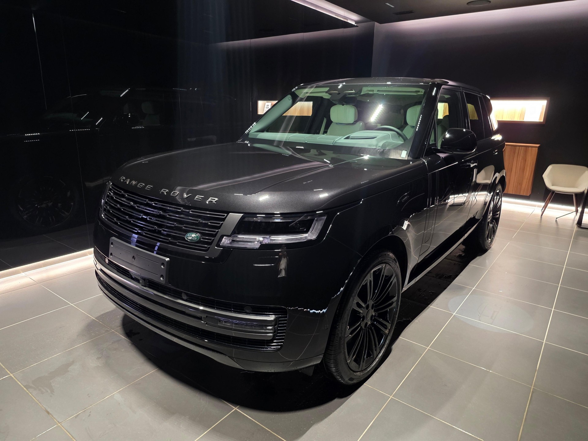 LAND ROVER Range Rover 4.4 V8 Autobiography-image-0