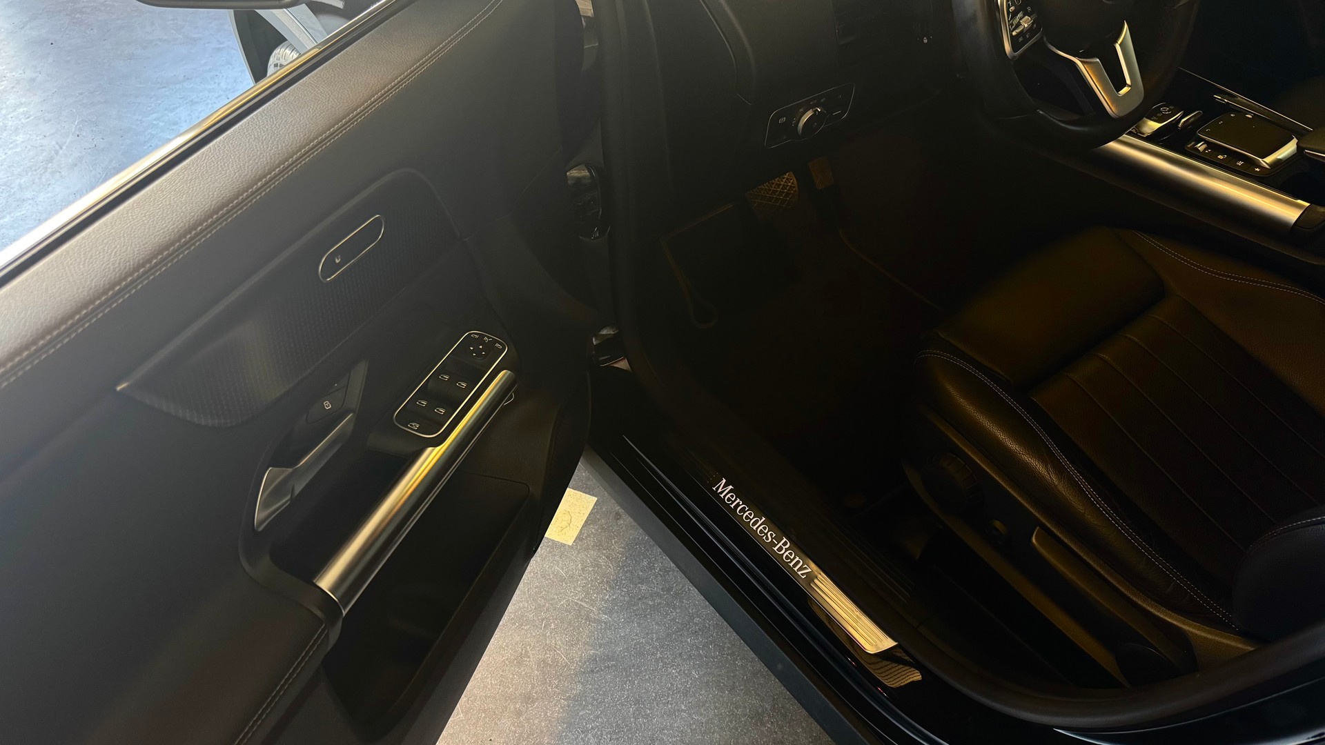 MERCEDES-BENZ GLA 200 AMG Line 7G-DCT-image-7