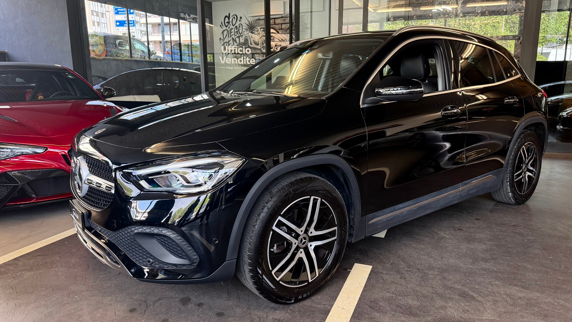 MERCEDES-BENZ GLA 200 AMG Line 7G-DCT-image-1