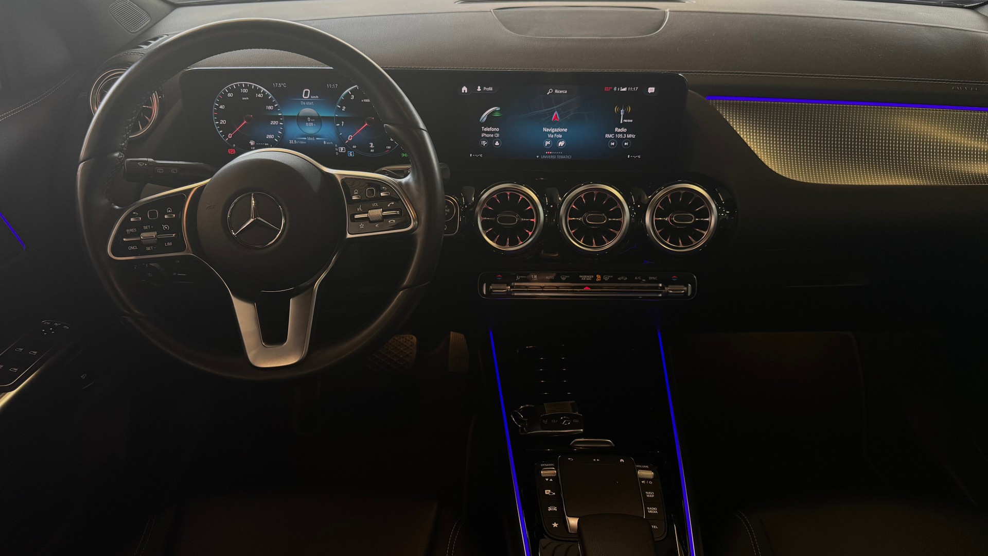 MERCEDES-BENZ GLA 200 AMG Line 7G-DCT-image-11