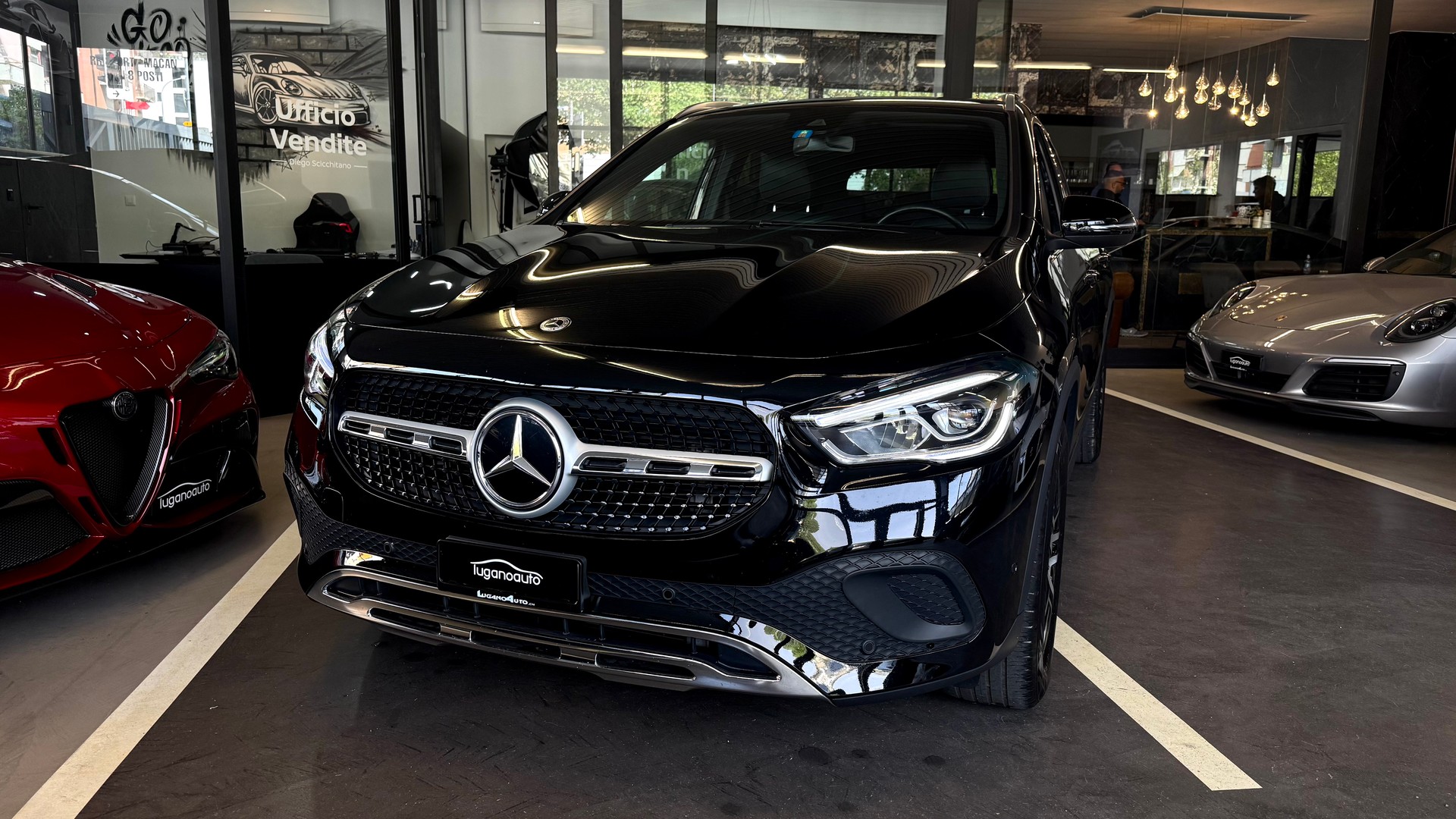 MERCEDES-BENZ GLA 200 AMG Line 7G-DCT-image-3