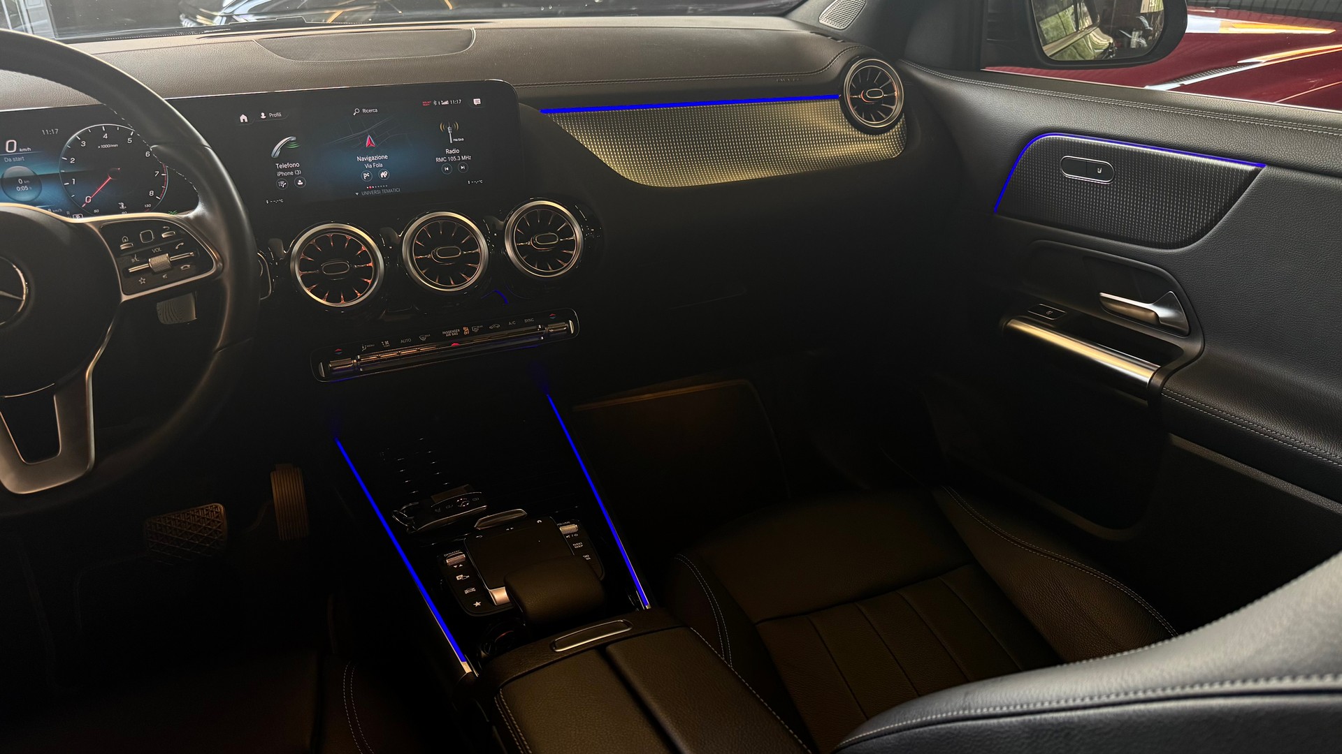 MERCEDES-BENZ GLA 200 AMG Line 7G-DCT-image-12