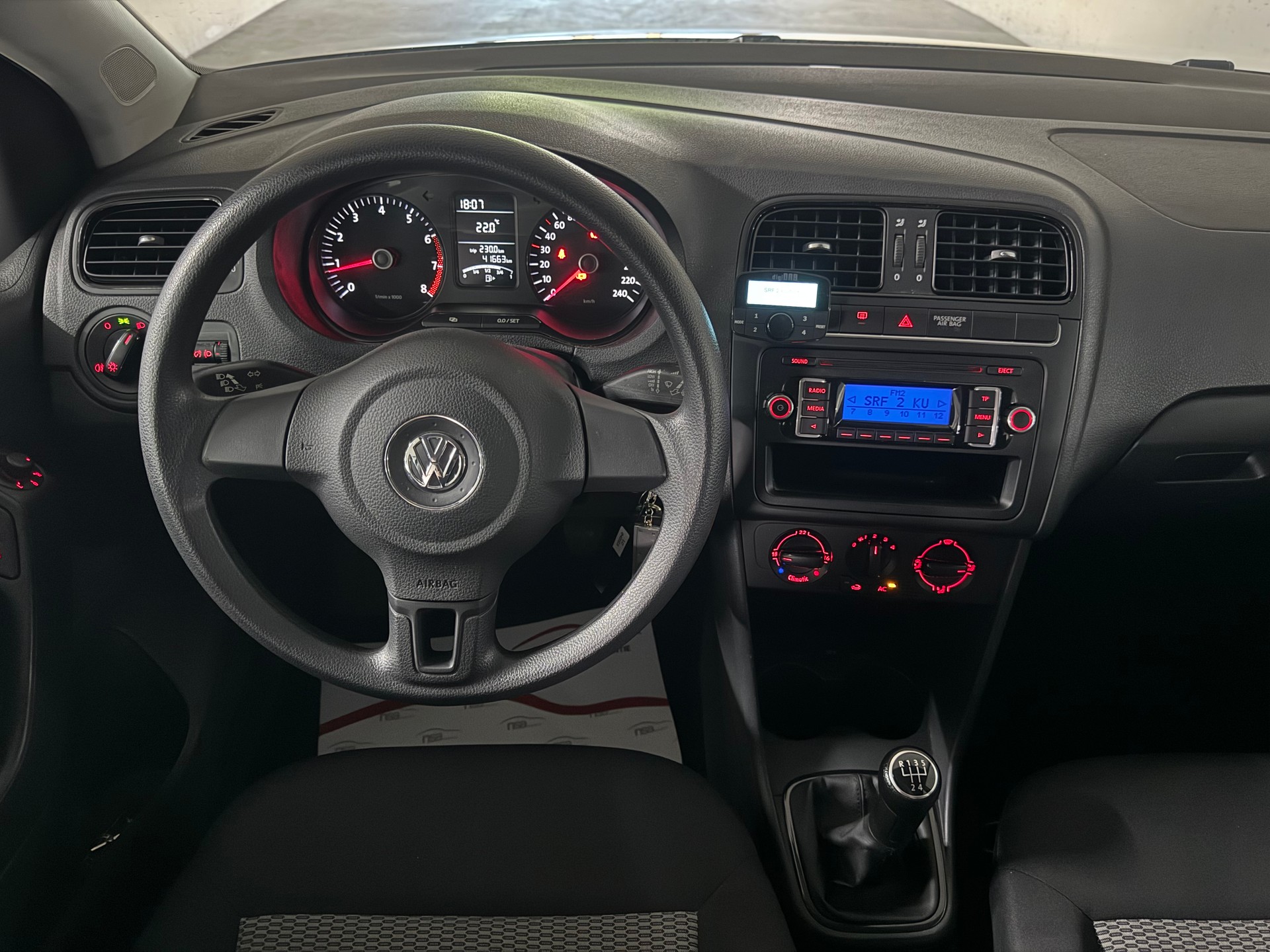 VW Polo 1.4 16V Comfortline 1-Hand-image-11