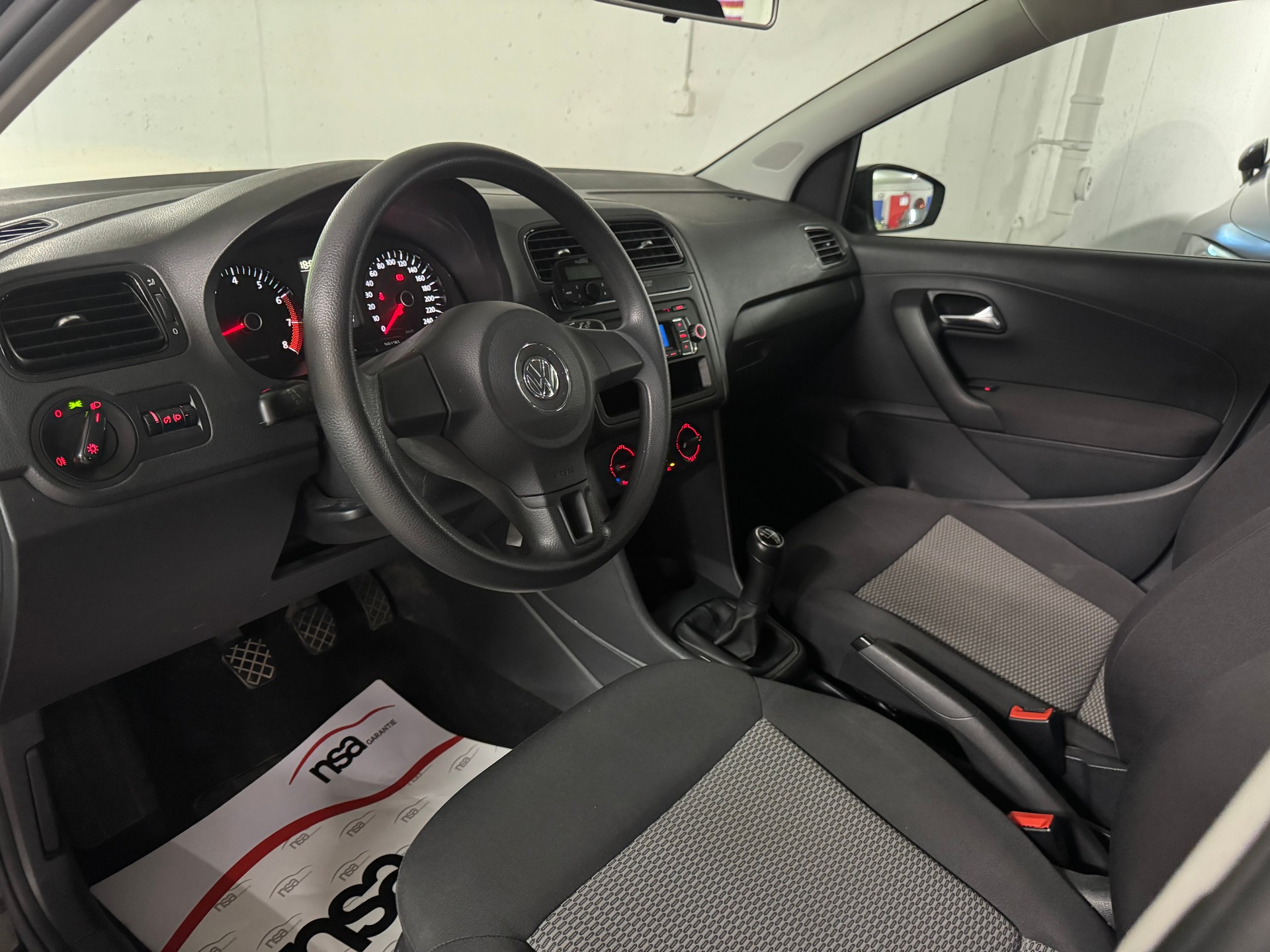 VW Polo 1.4 16V Comfortline 1-Hand-image-8