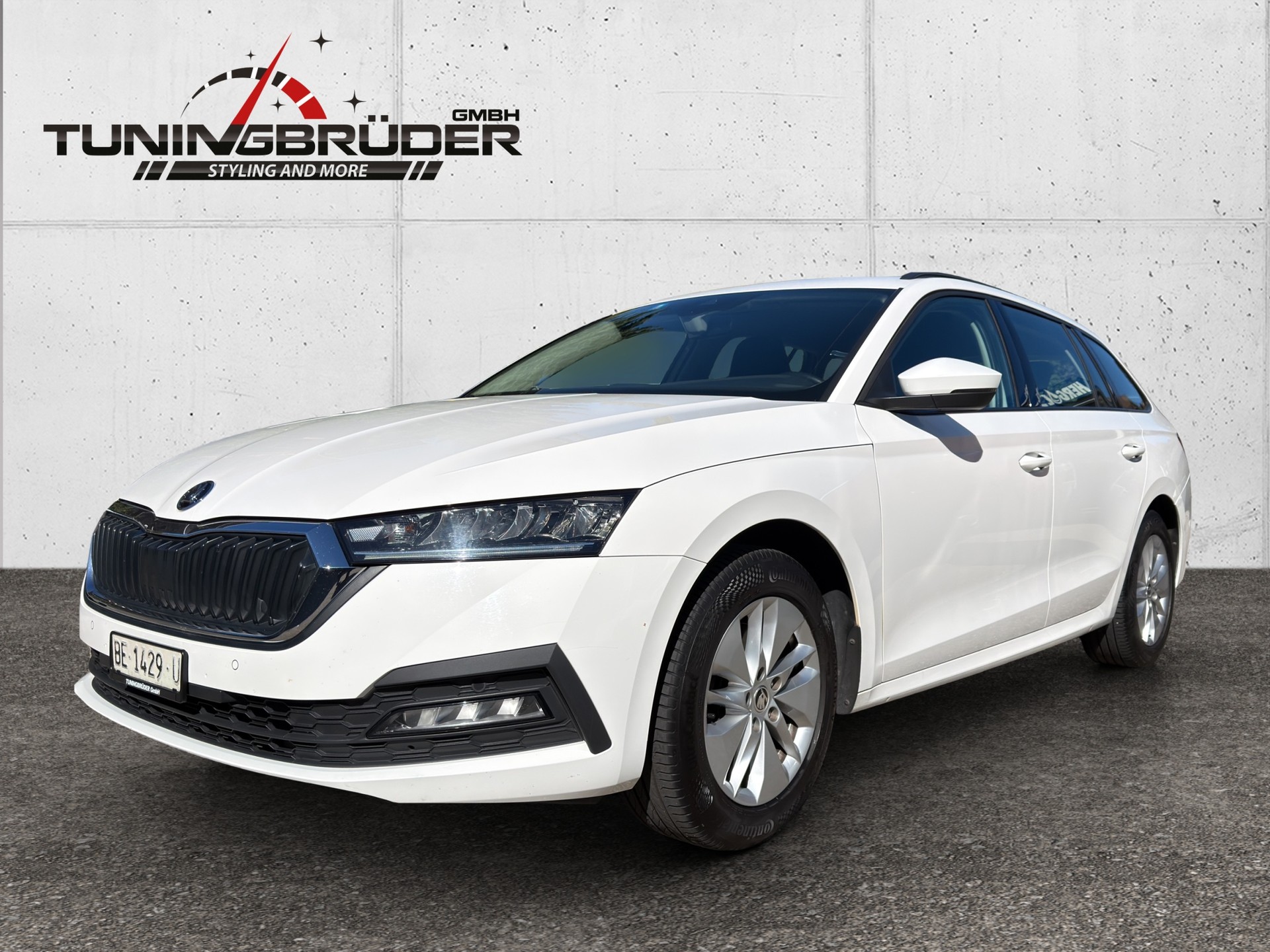 SKODA Octavia Combi 2.0 TDI DSG Ambition 4x4-image-0