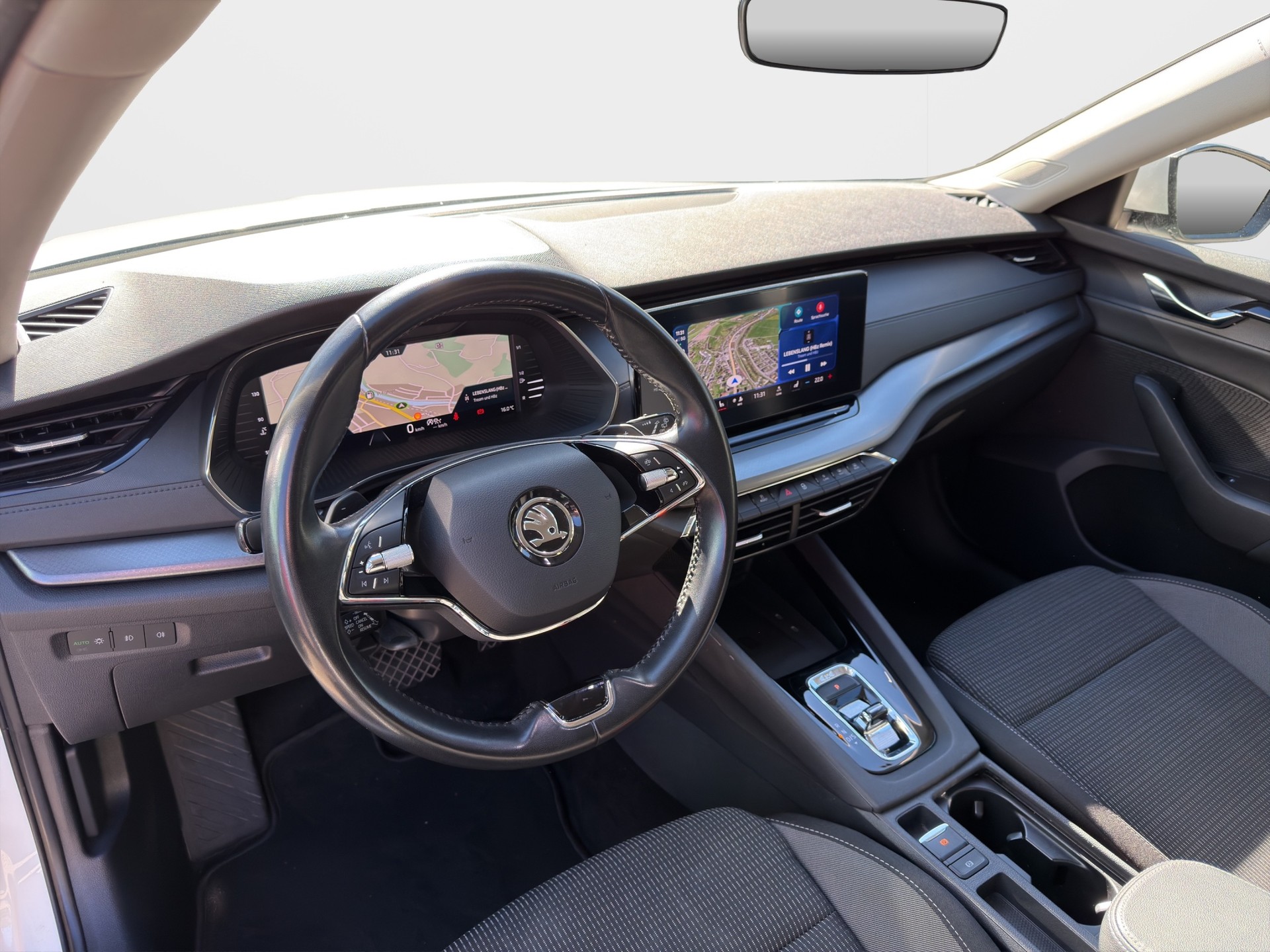 SKODA Octavia Combi 2.0 TDI DSG Ambition 4x4-image-9