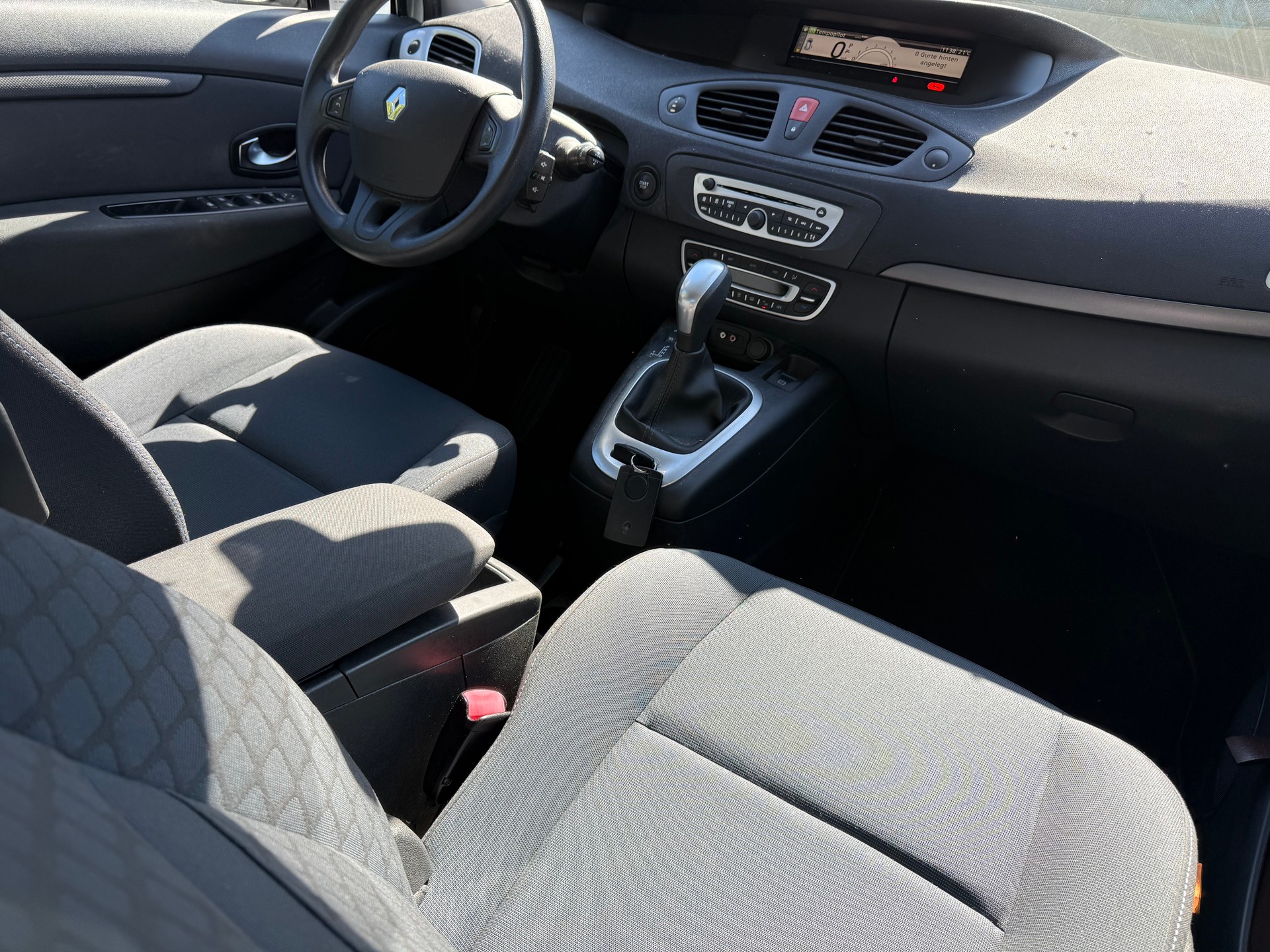 RENAULT Scénic 2.0 16V Dynamique X-Tronic CVT-image-15