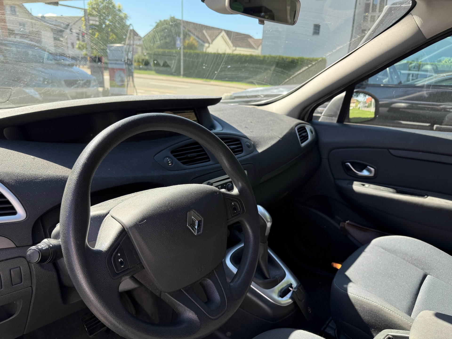 RENAULT Scénic 2.0 16V Dynamique X-Tronic CVT-image-8