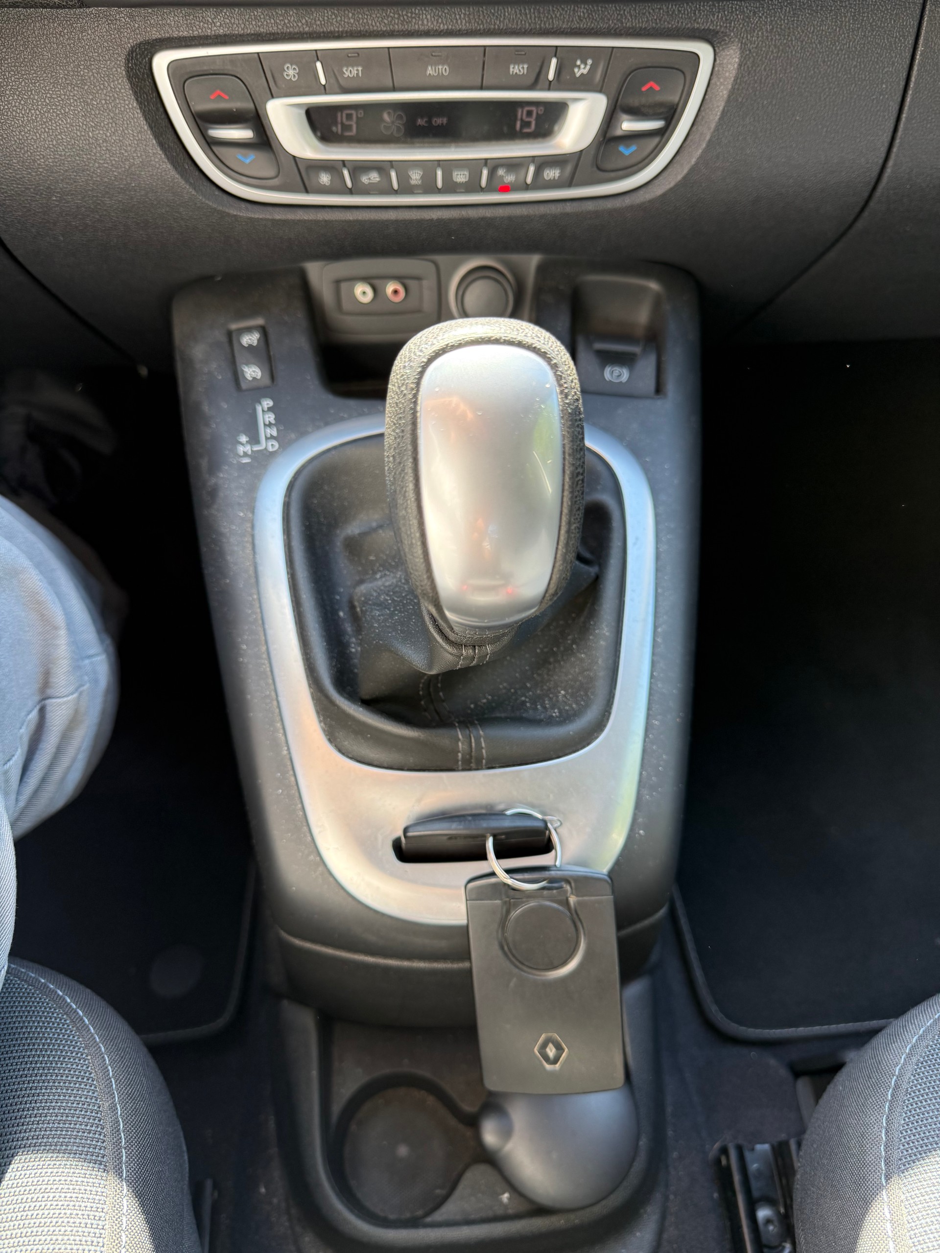 RENAULT Scénic 2.0 16V Dynamique X-Tronic CVT-image-11