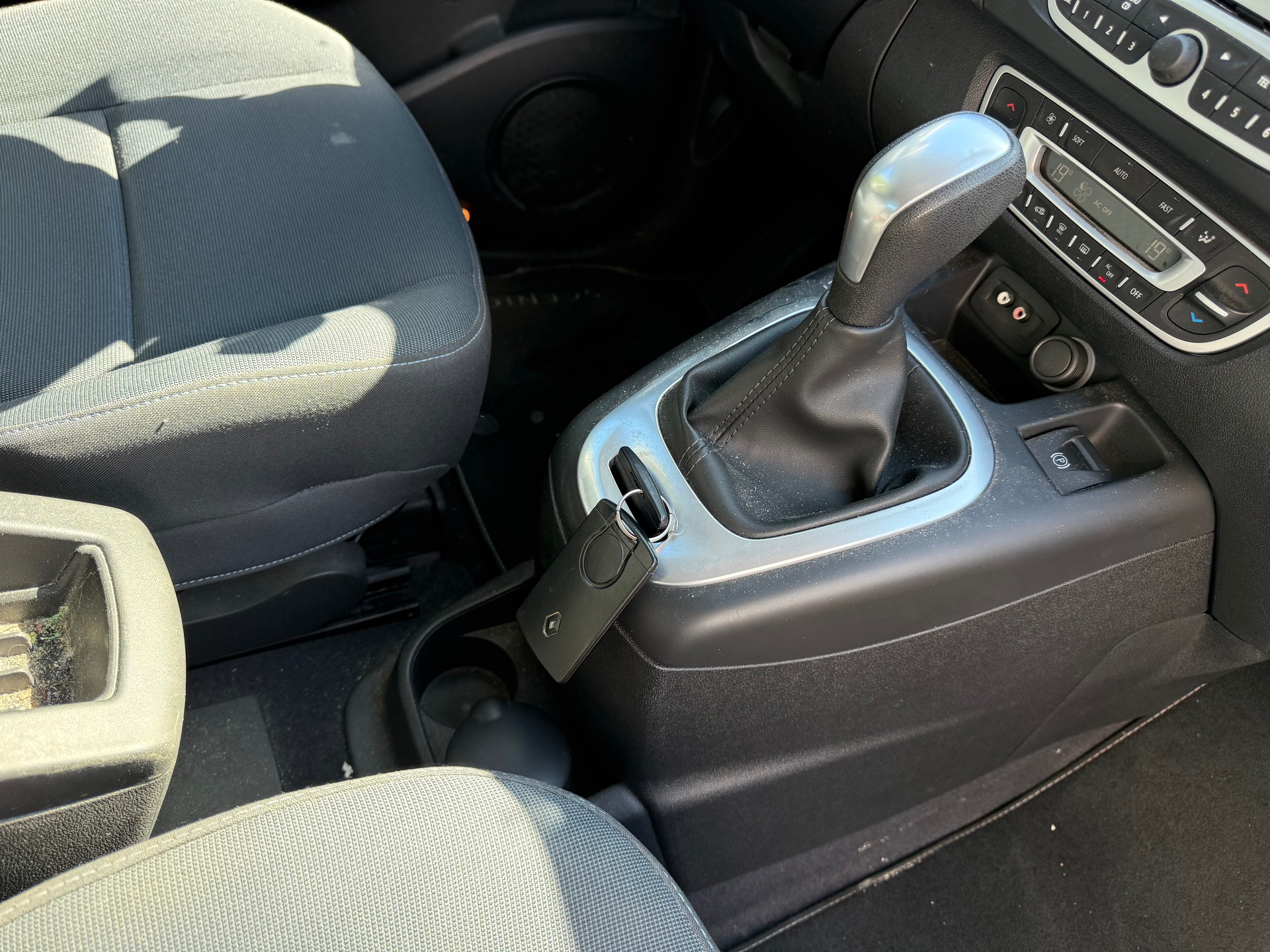 RENAULT Scénic 2.0 16V Dynamique X-Tronic CVT-image-7