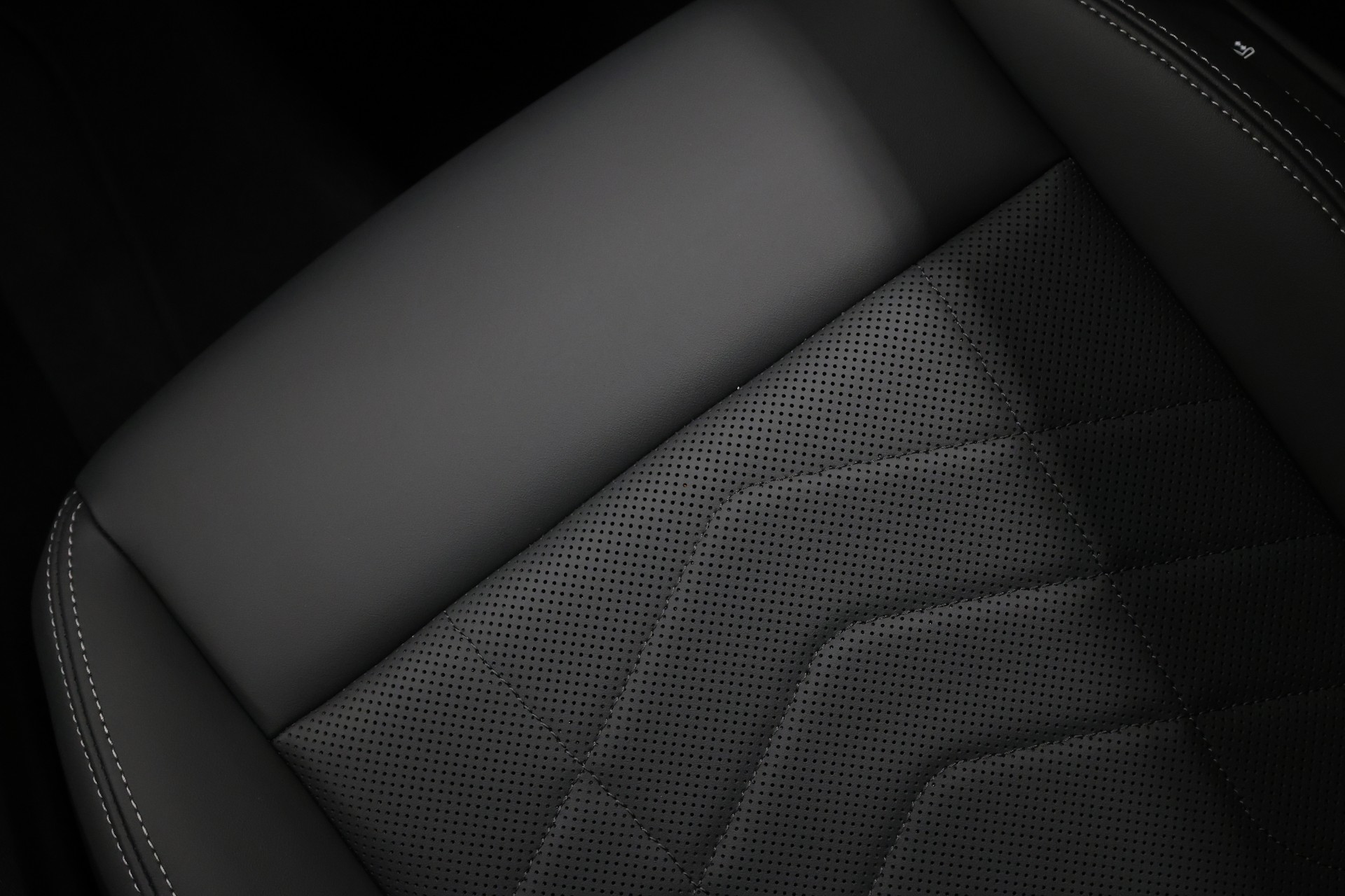 BMW 118d Steptronic M Sport-image-35