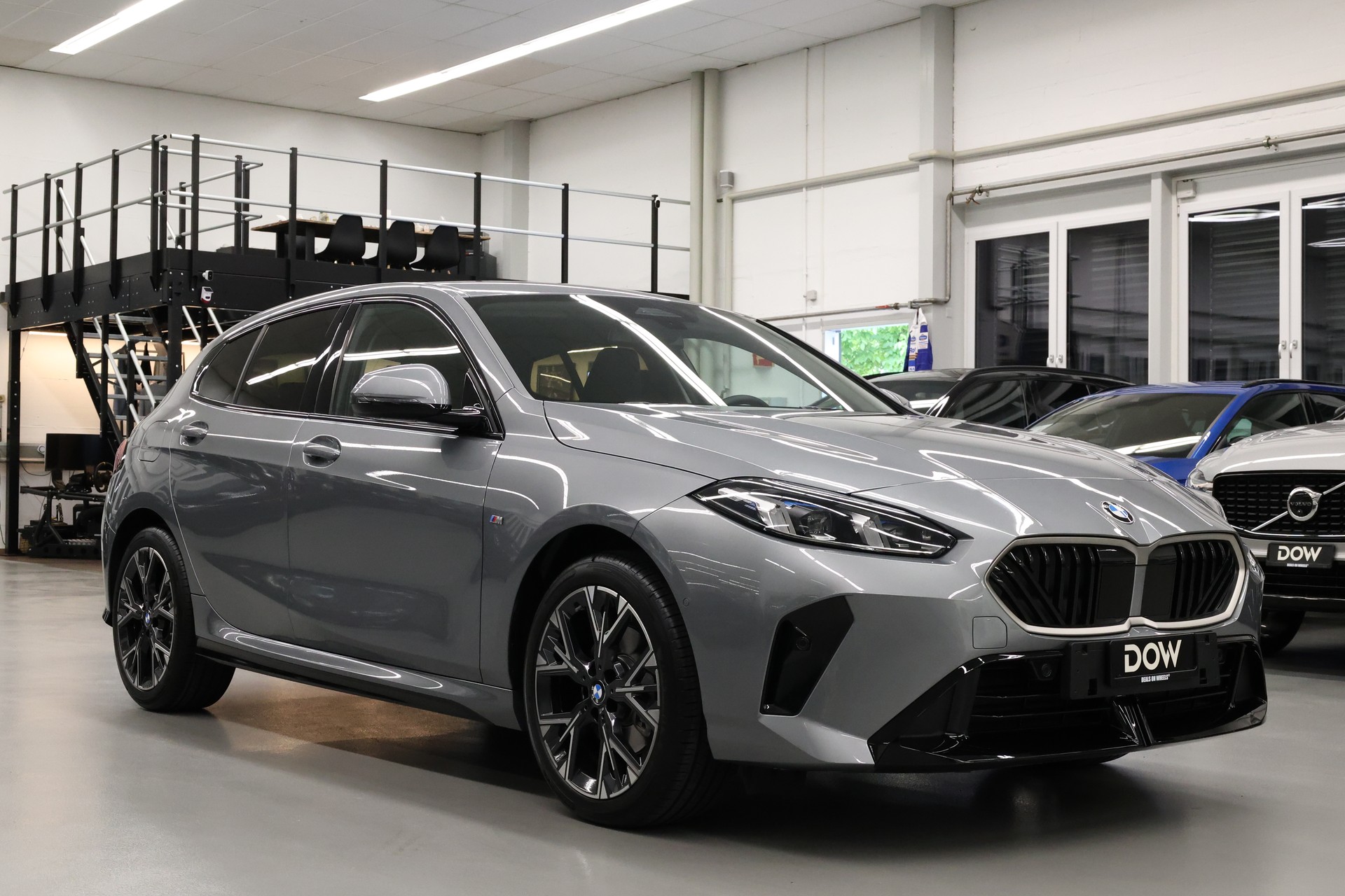 BMW 118d Steptronic M Sport-showroom-element-1