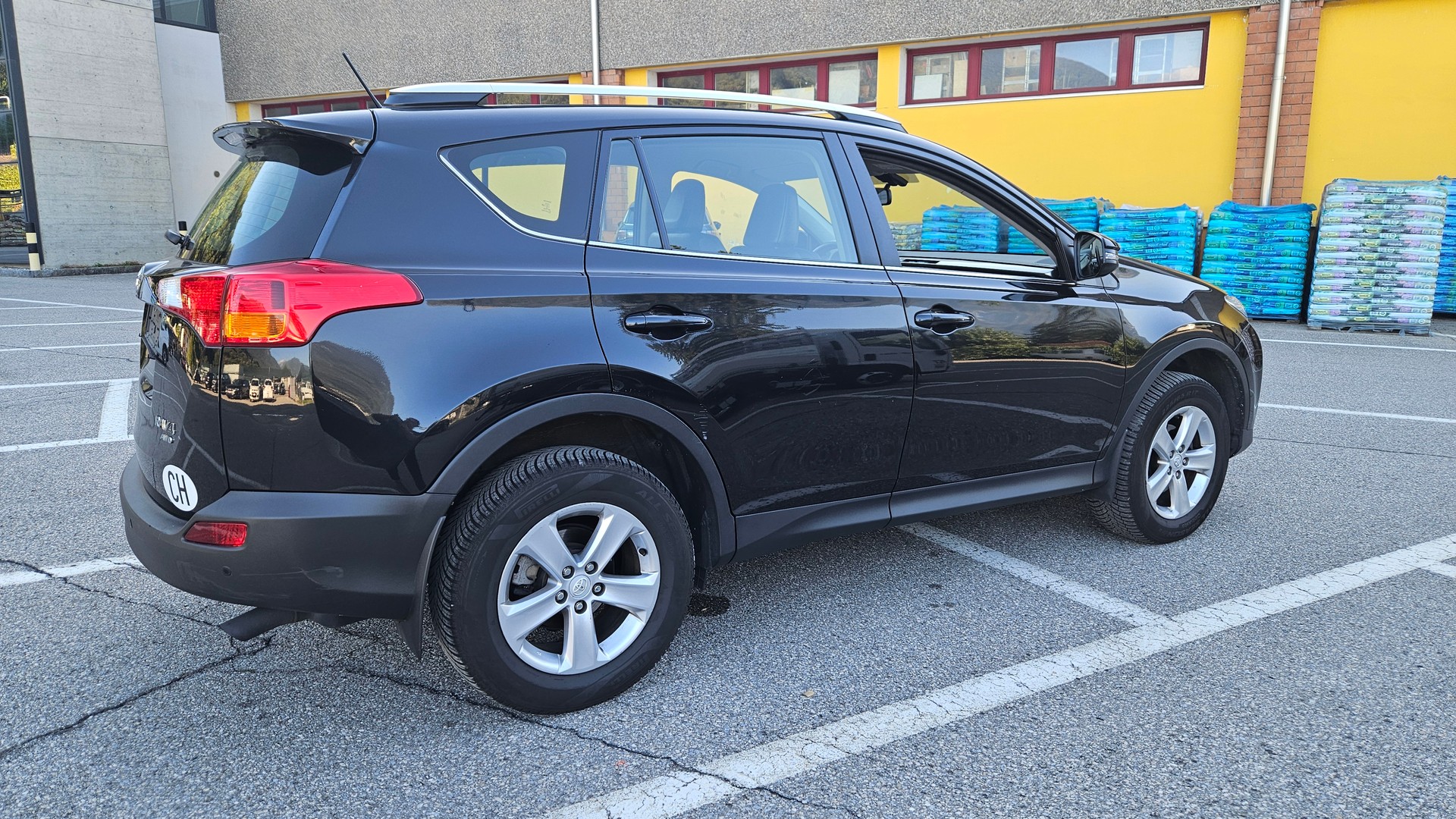 TOYOTA RAV-4-image-2