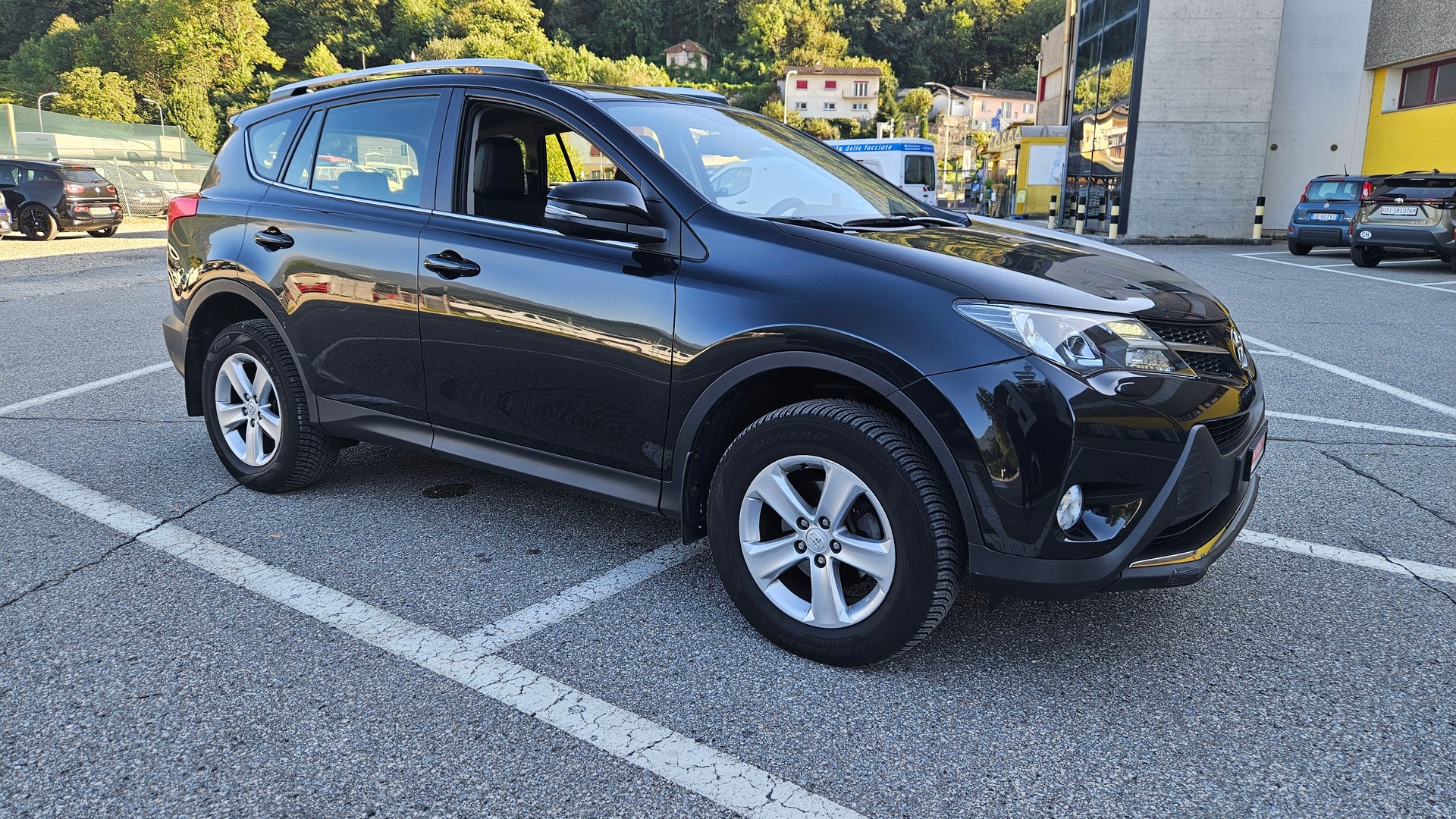 TOYOTA RAV-4-image-1