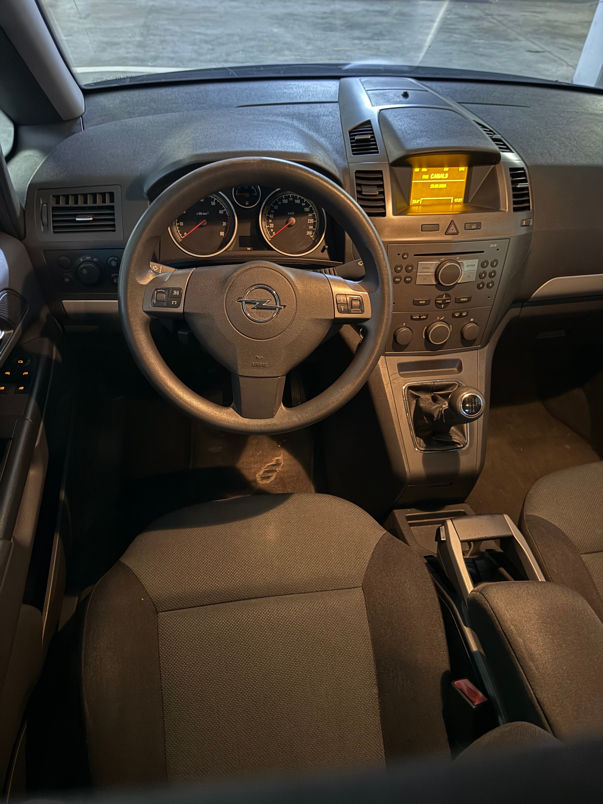 OPEL Zafira 1.8i 16V Cosmo-image-8