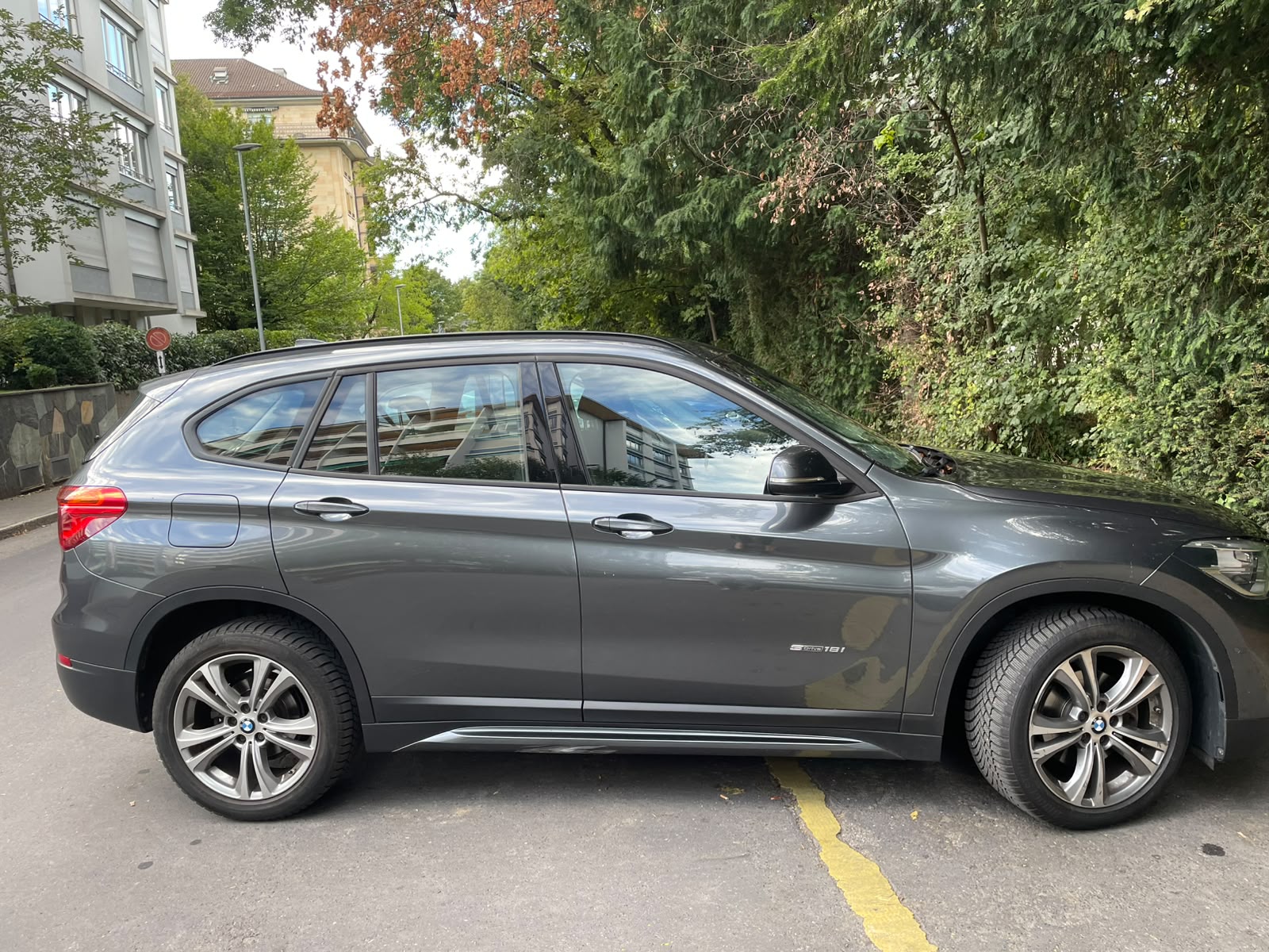 BMW 18i sDrive-image-0